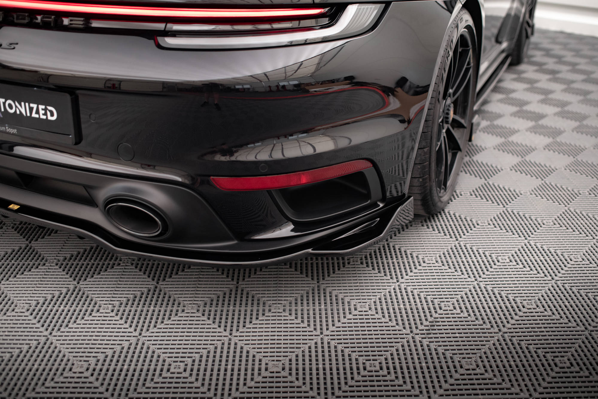 Baksplitter med diffuser Porsche 911 Turbo S 992 2020 - 2025 | Glossy Black Edition – bilde 3