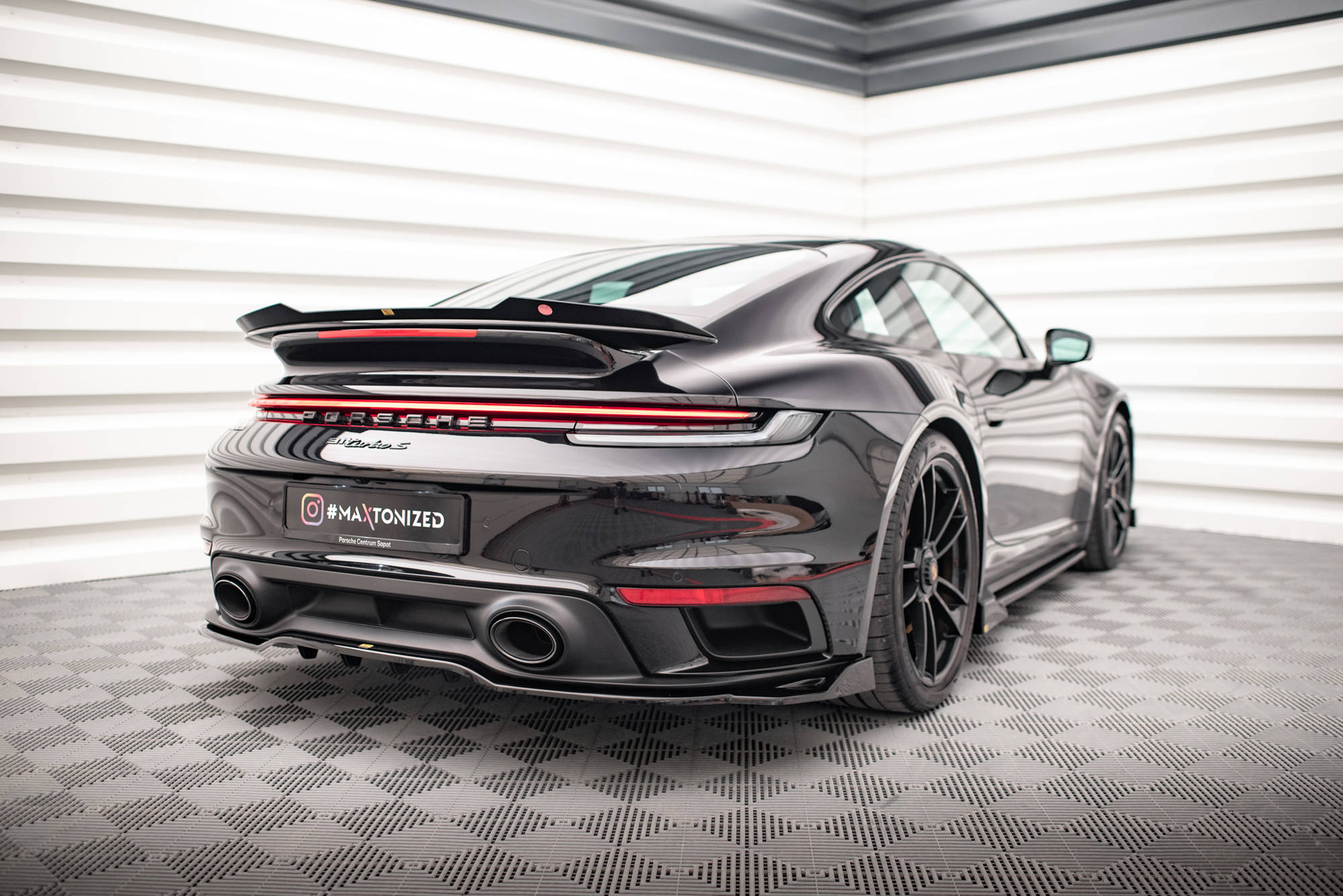 Baksplitter med diffuser Porsche 911 Turbo S 992 2020 - 2025 | Glossy Black Edition – bilde 6