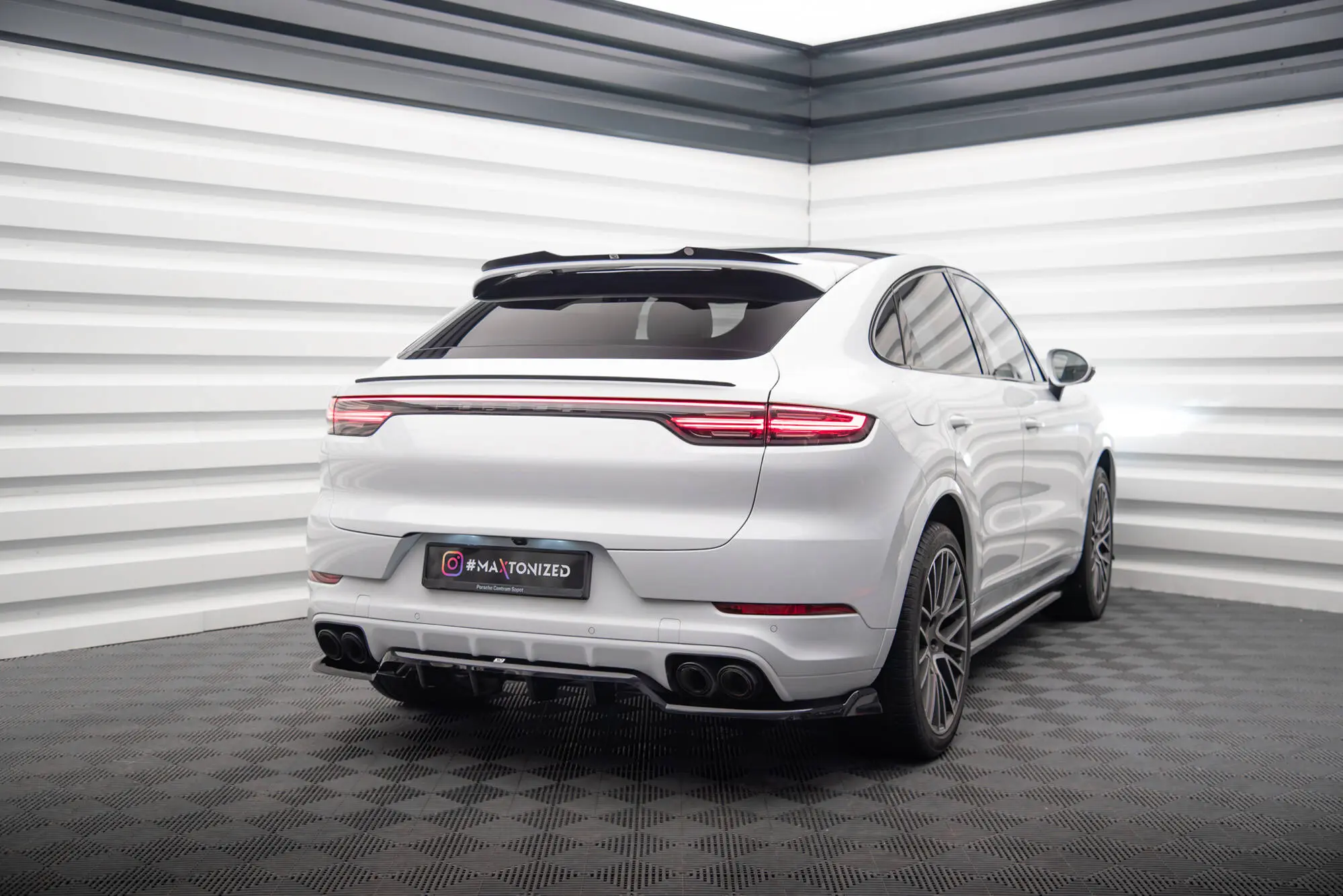 Baksplitter med diffuser Porsche Cayenne Coupe (9YB) 2019 - 2023 | Glossy Black Edition – bilde 3