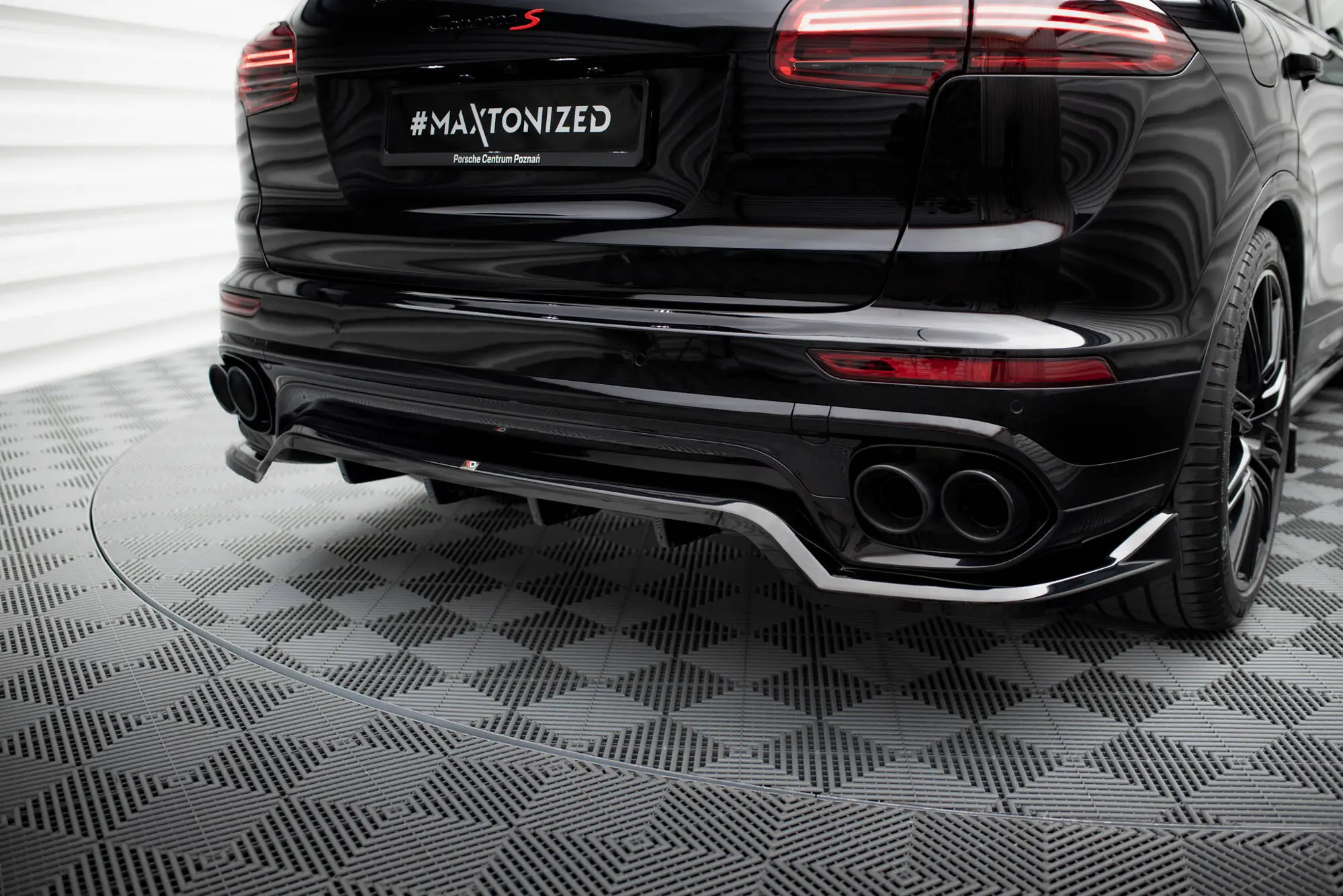 Baksplitter med diffuser Porsche Cayenne II (92A) Facelift 2014 - 2017 | Glossy Black Edition – bilde 4