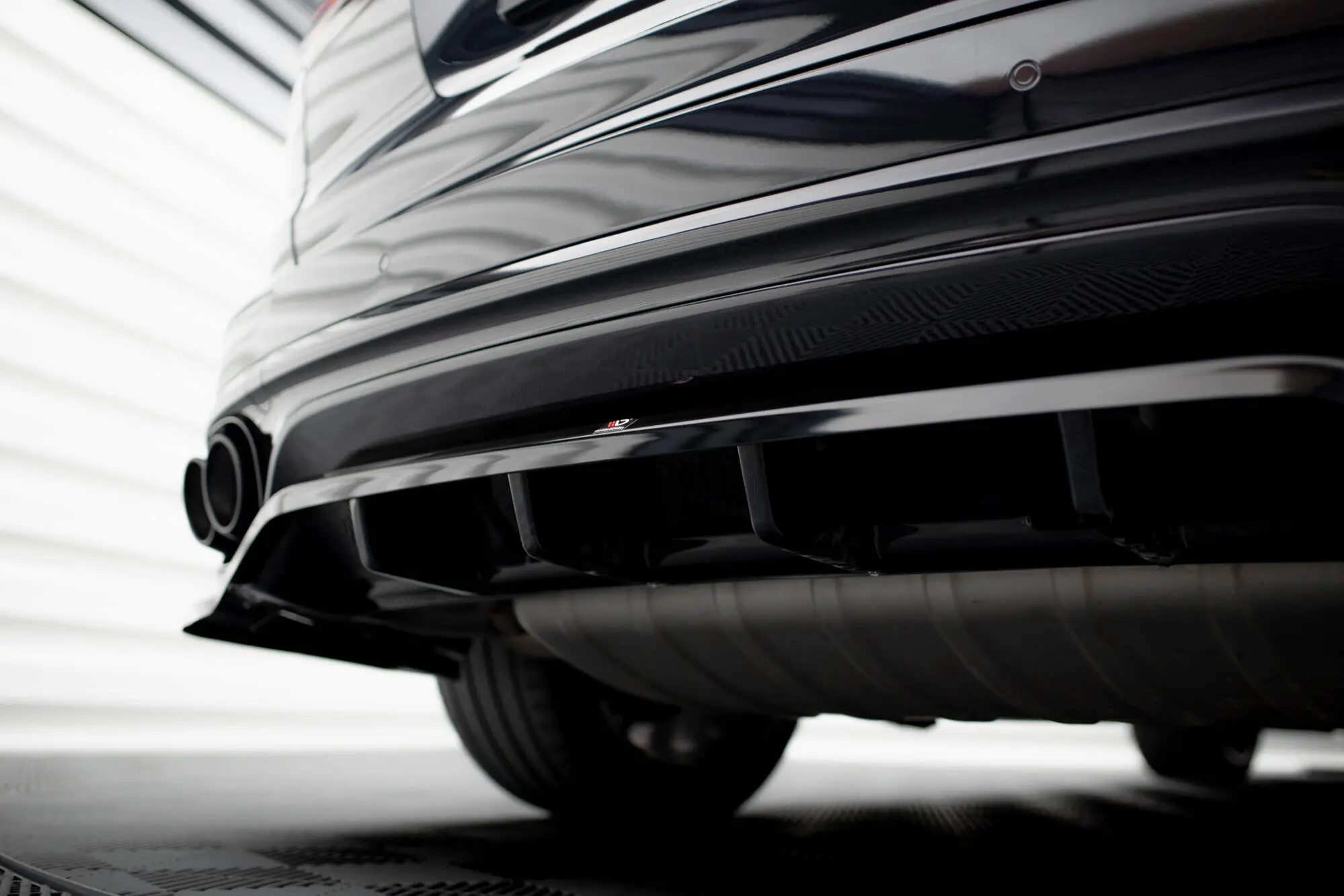 Baksplitter med diffuser Porsche Cayenne II (92A) Facelift 2014 - 2017 | Glossy Black Edition – bilde 5