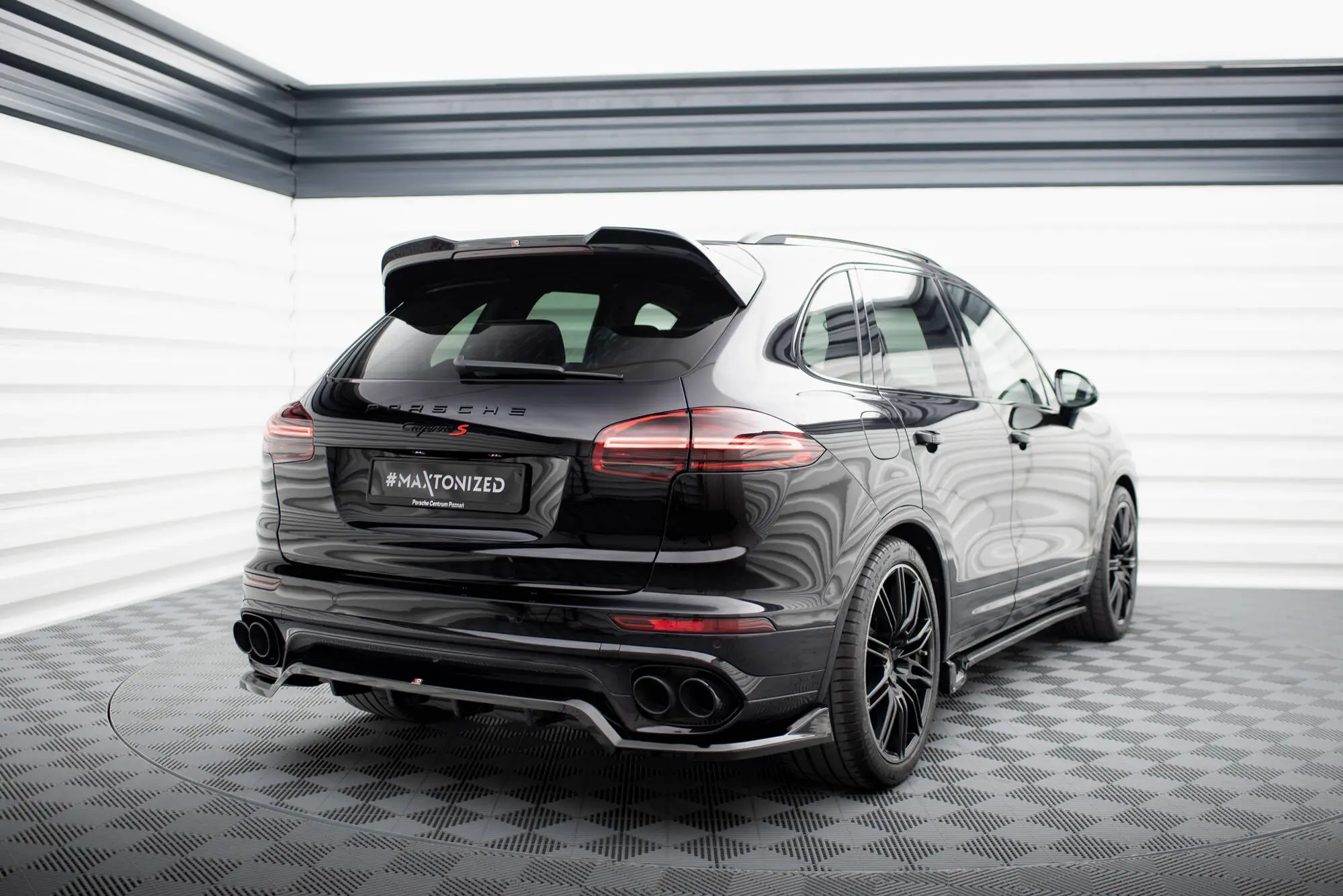 Baksplitter med diffuser Porsche Cayenne II (92A) Facelift 2014 - 2017 | Glossy Black Edition – bilde 6