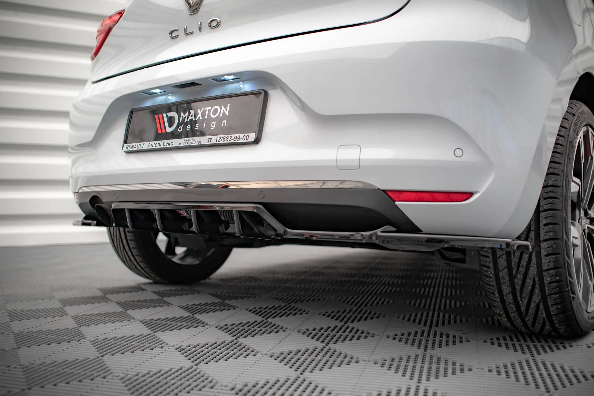 Baksplitter med diffuser Renault Clio mk5 2019 - 2023 | Glossy Black Edition – bilde 3