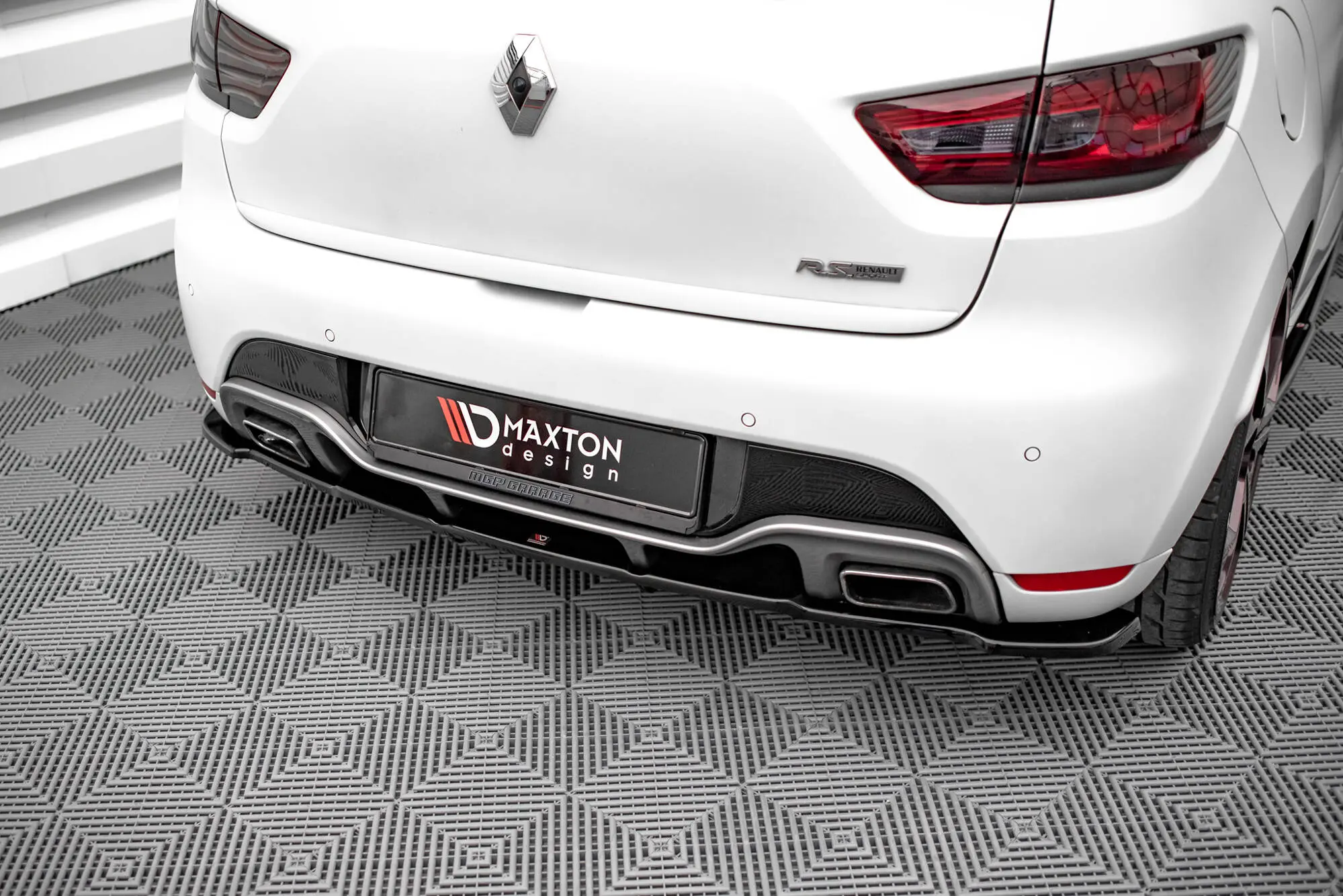 Baksplitter med diffuser Renault Clio RS mk4 2013 - 2019 | Glossy Black Black Edition
