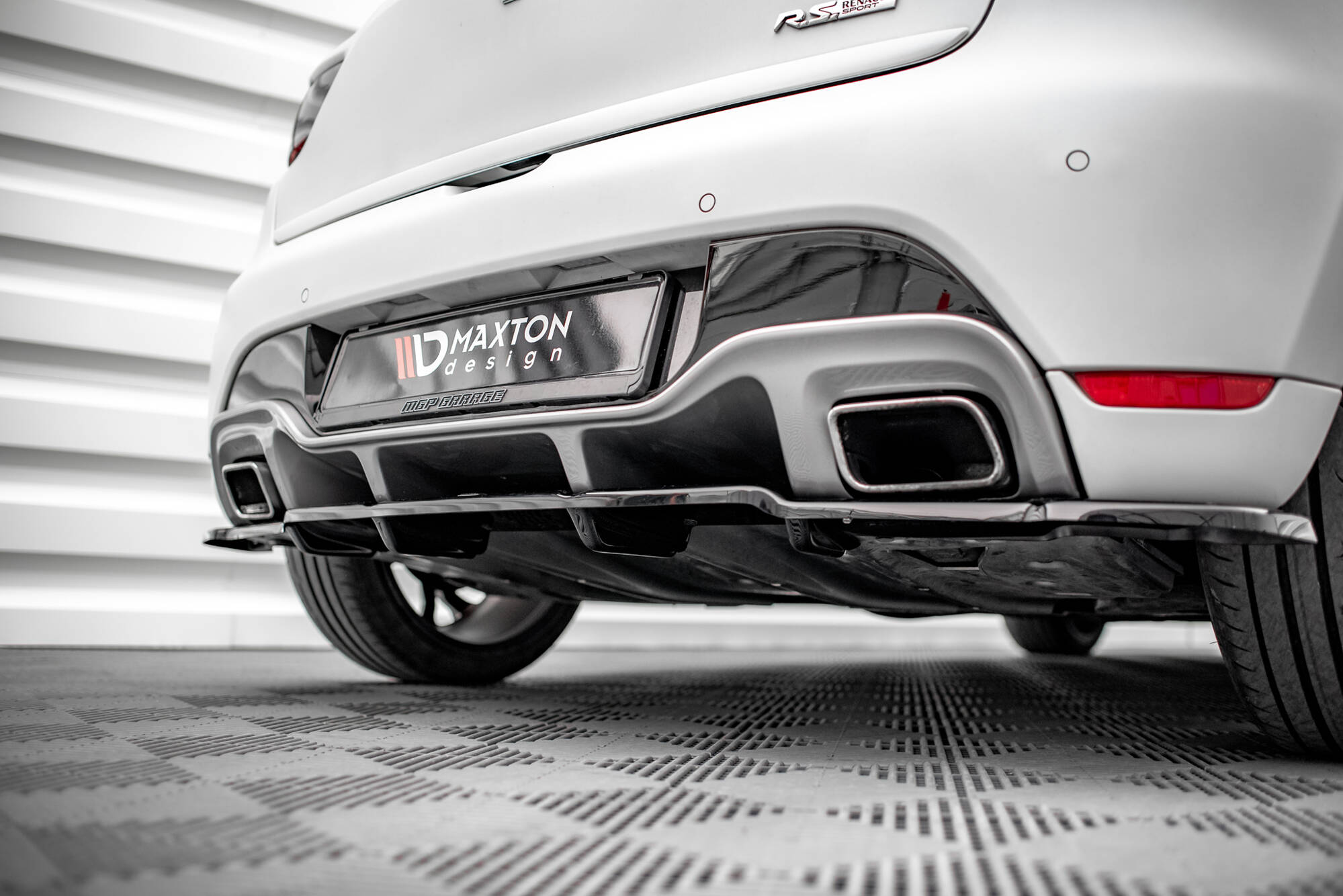 Baksplitter med diffuser Renault Clio RS mk4 2013 - 2019 | Glossy Black Black Edition – bilde 3