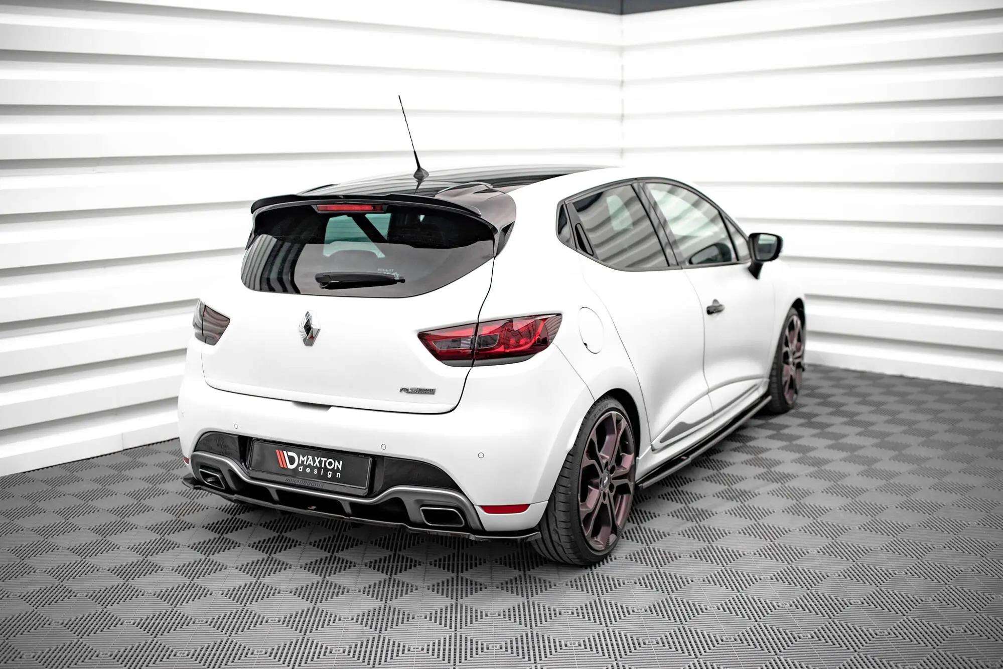 Baksplitter med diffuser Renault Clio RS mk4 2013 - 2019 | Glossy Black Black Edition – bilde 4