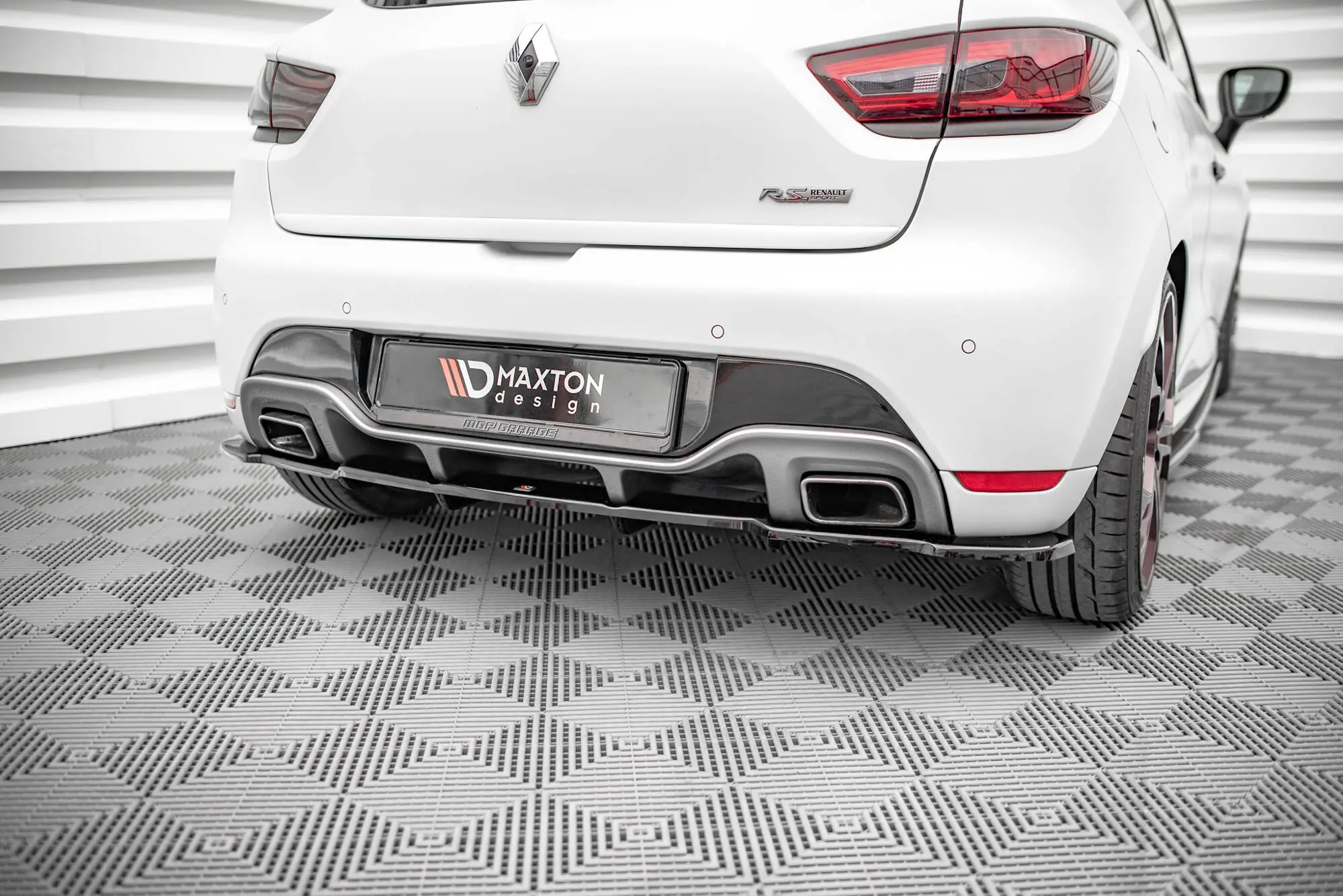 Baksplitter med diffuser Renault Clio RS mk4 2013 - 2019 | Glossy Black Black Edition – bilde 5