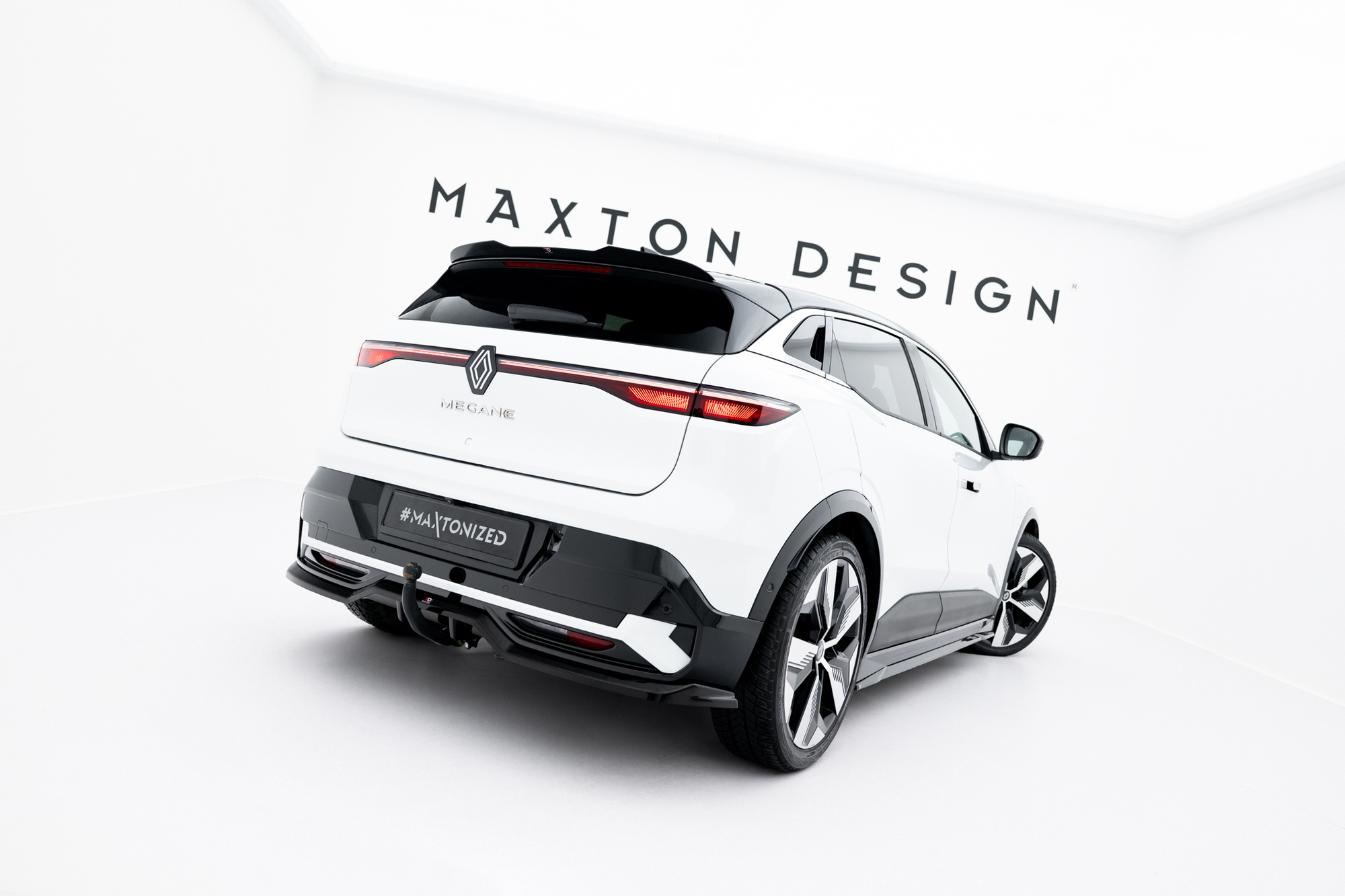 Baksplitter med diffuser Renault Megane E-Tech Electric I 2022 -> | Glossy Black Edition
