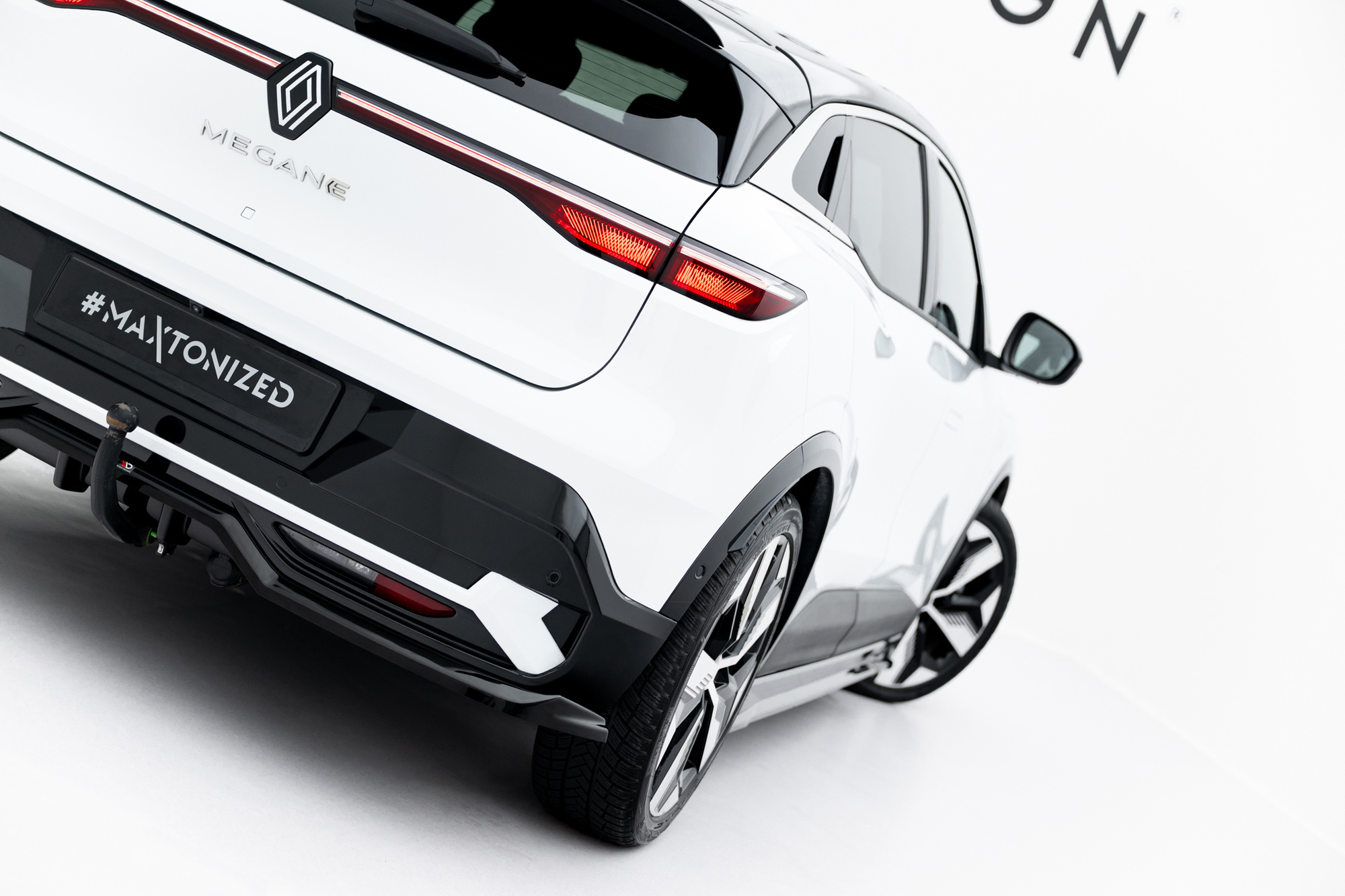 Baksplitter med diffuser Renault Megane E-Tech Electric I 2022 -> | Glossy Black Edition – bilde 2