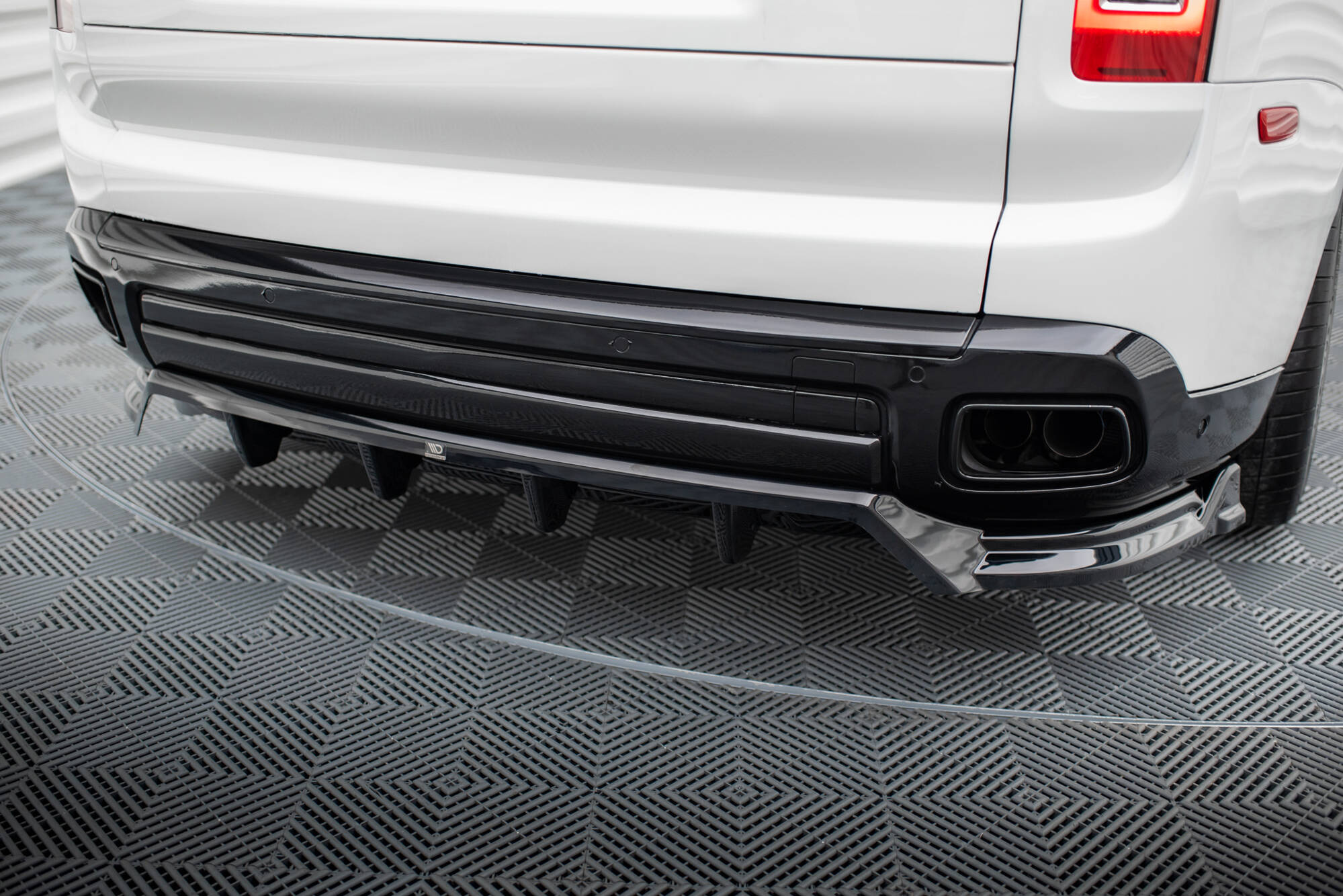 Baksplitter med diffuser Rolls Royce Cullinan 2018 - 2024  | Glossy Black Edition – bilde 2