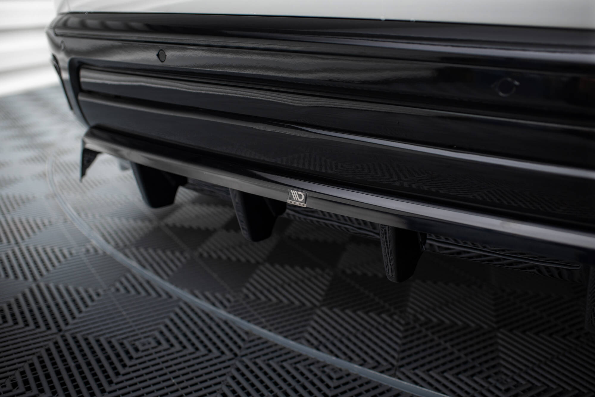Baksplitter med diffuser Rolls Royce Cullinan 2018 - 2024  | Glossy Black Edition – bilde 3