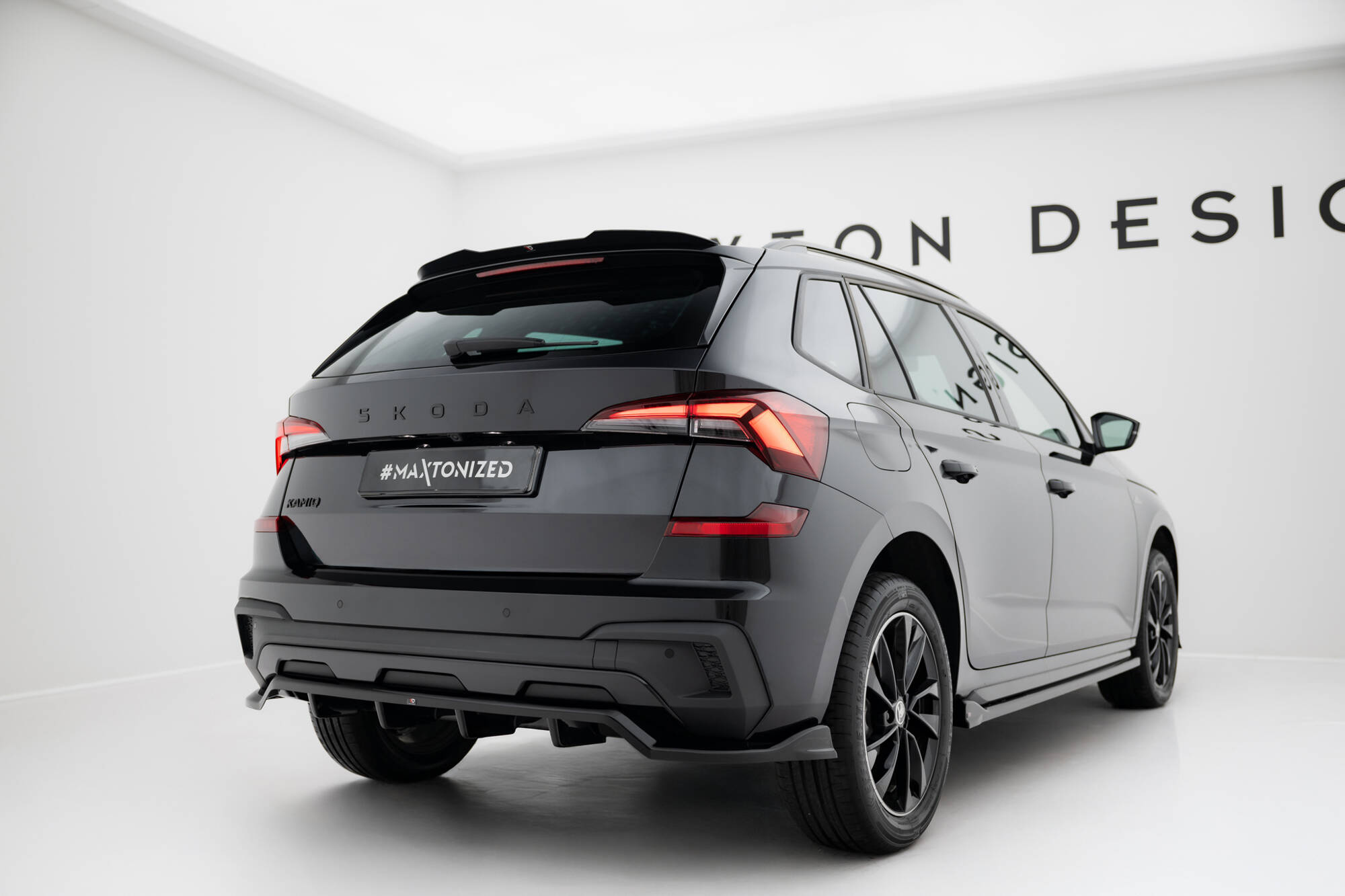 Baksplitter med diffuser Skoda Kamiq Monte Carlo I Facelift 2023 -> | Glossy Black Edition