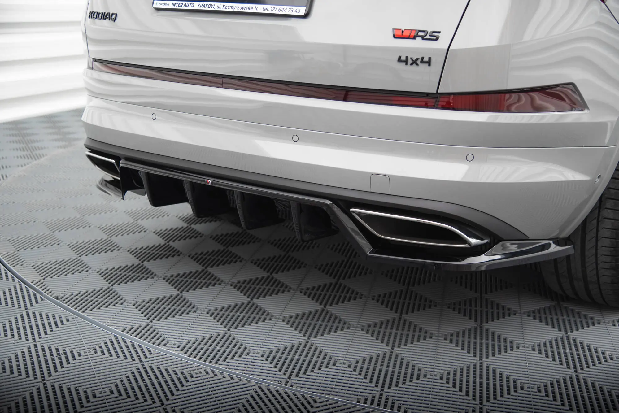 Baksplitter med diffuser Skoda Kodiaq RS facelift 2021 - 2024 | Glossy Black Edition – bilde 3