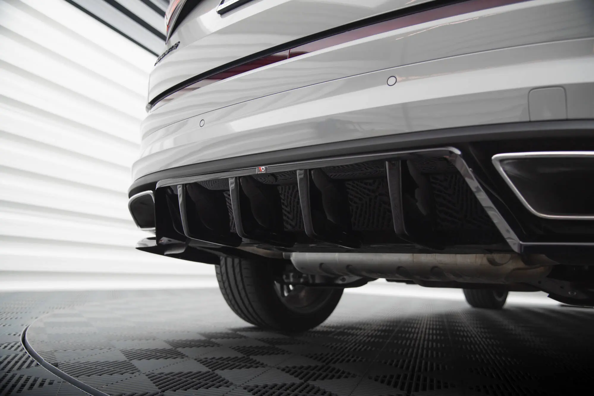 Baksplitter med diffuser Skoda Kodiaq RS facelift 2021 - 2024 | Glossy Black Edition – bilde 5
