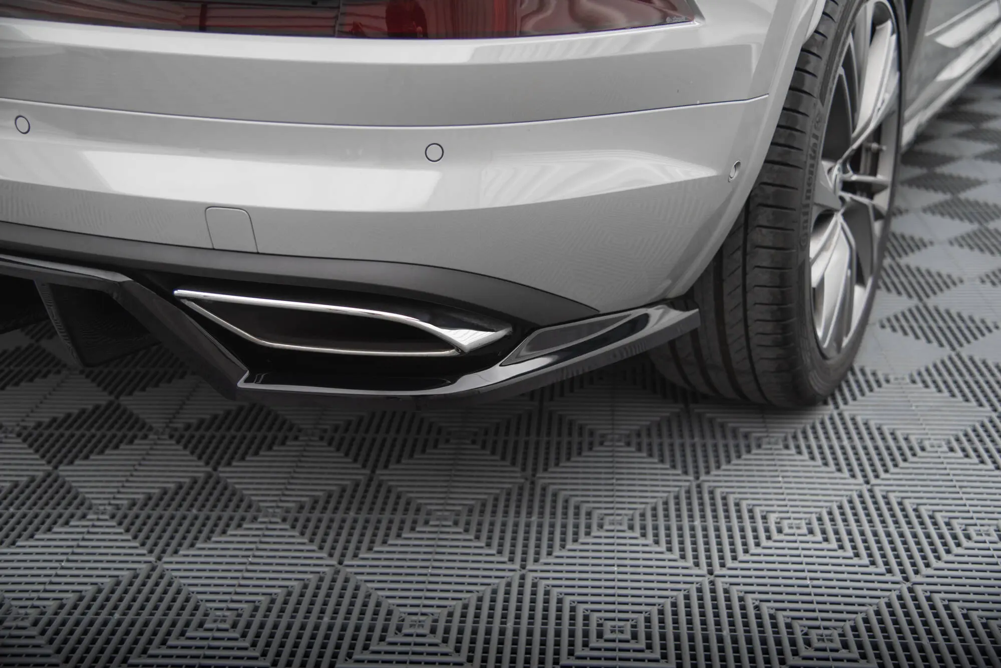 Baksplitter med diffuser Skoda Kodiaq RS facelift 2021 - 2024 | Glossy Black Edition – bilde 6