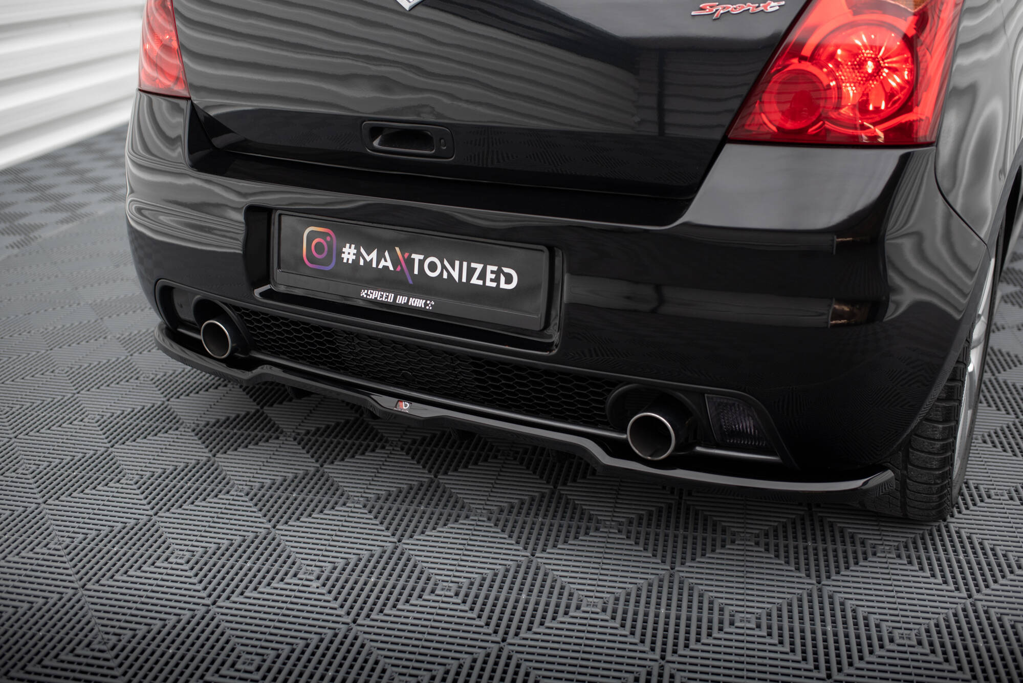 Baksplitter med diffuser Suzuki Swift Sport mk4 2005 - 2010 | Glossy Black Edition Image 1