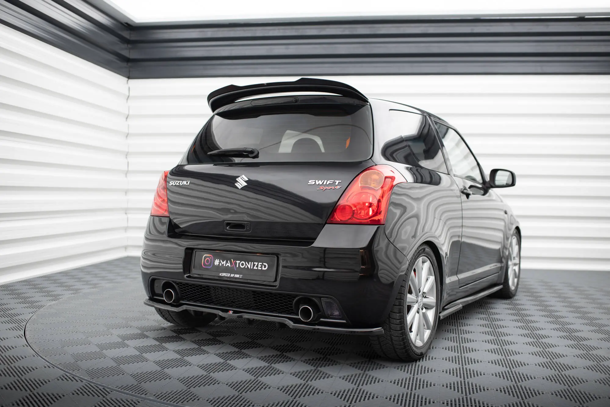 Baksplitter med diffuser Suzuki Swift Sport mk4 2005 - 2010 | Glossy Black Edition Image 3