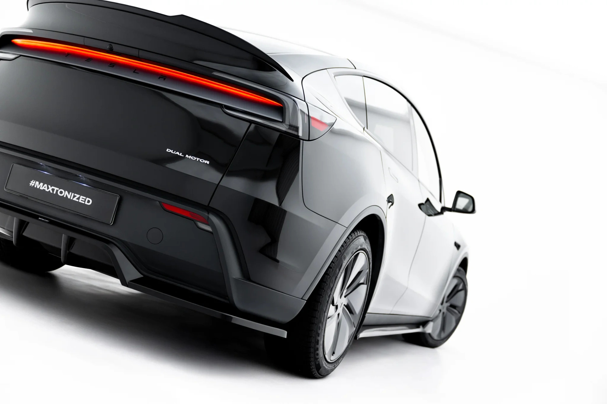 Baksplitter med diffuser Tesla Model Y Juniper 2025 -> | Glossy Black Edition – bilde 2