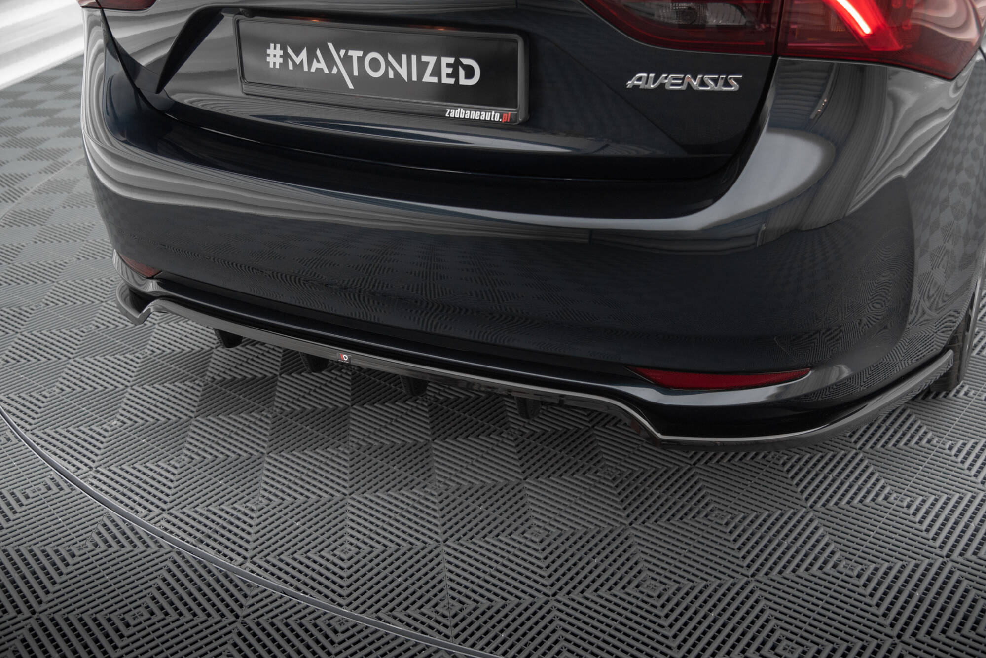 Baksplitter med diffuser Toyota Avensis III (T27) Facelift 2015 - 2018 | Glossy Black Edition – bilde 3