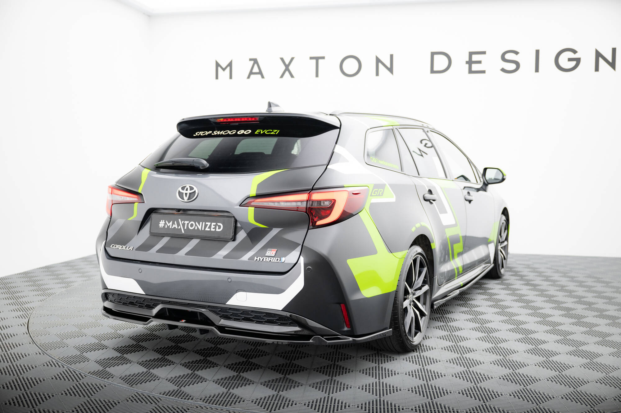 Baksplitter med diffuser Toyota Corolla GR Sport Touring Sports XII 2018 - 2023  | Glossy Black Edition