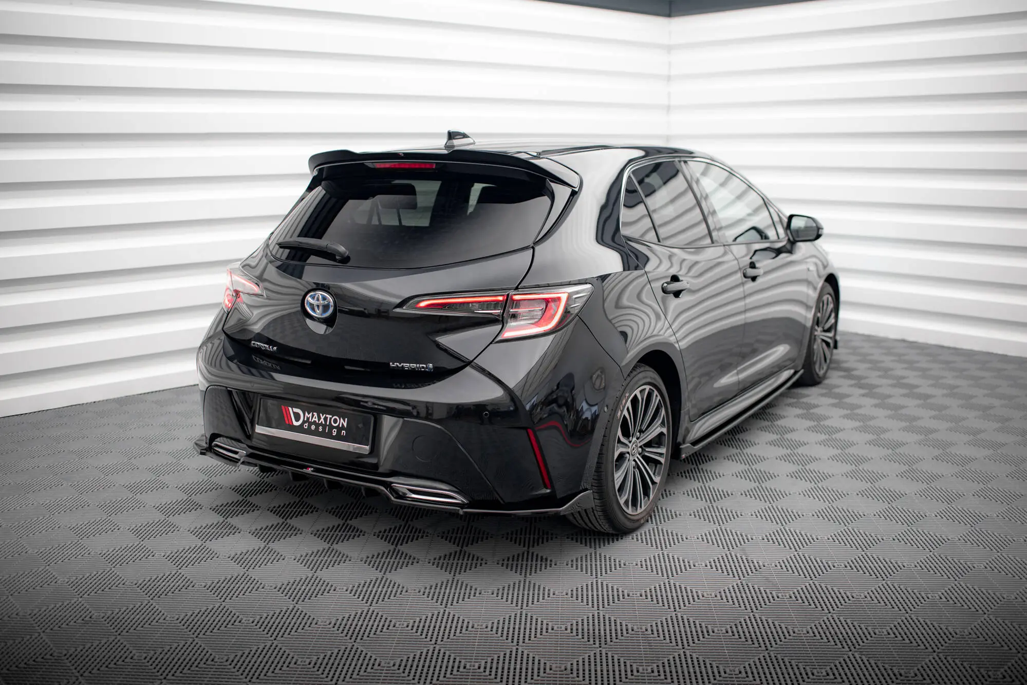 Baksplitter med diffuser Toyota Corolla Hatchback XII 2019 -> | Glossy Black Edition – bilde 3
