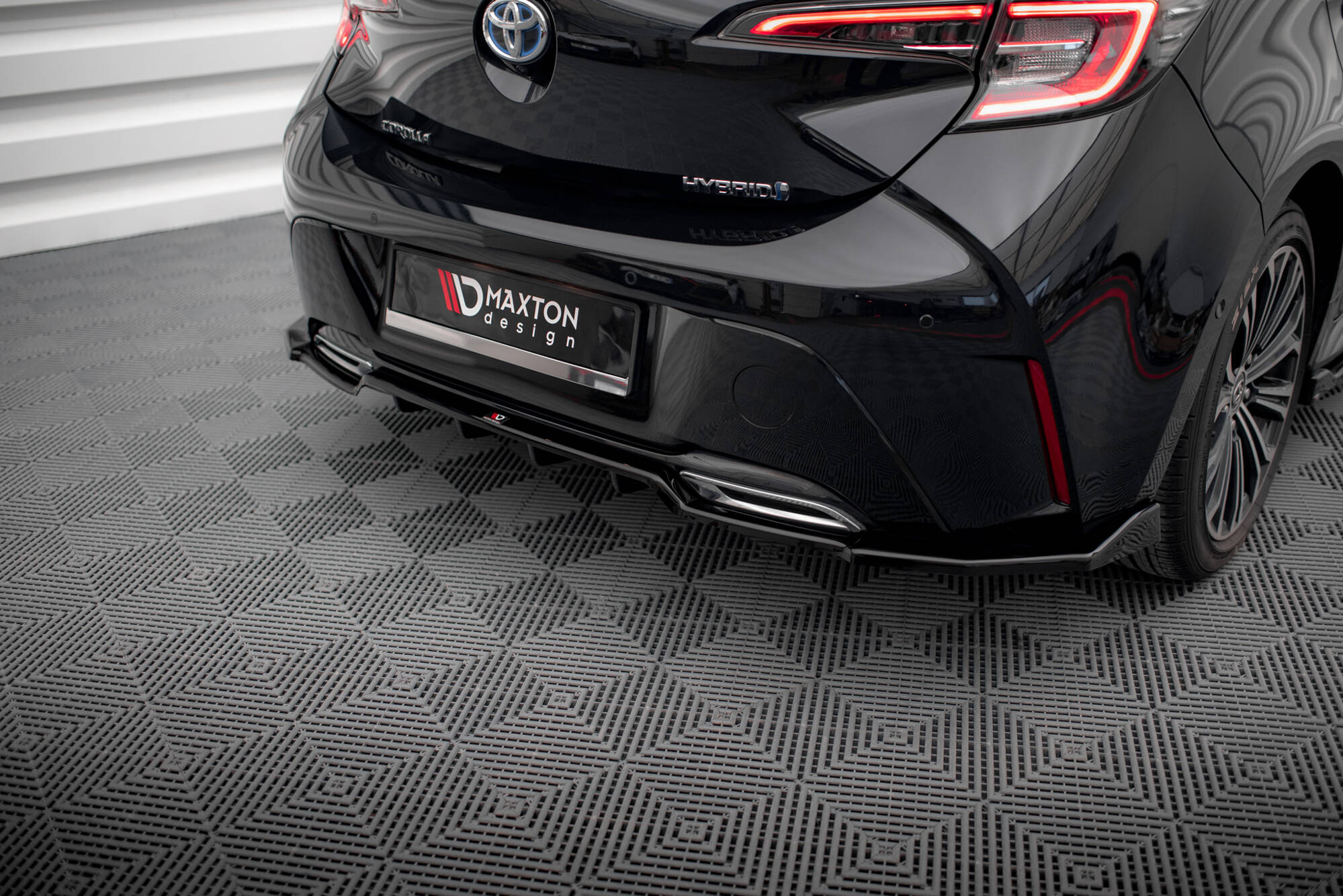 Baksplitter med diffuser Toyota Corolla Hatchback XII 2019 -> | Glossy Black Edition – bilde 4
