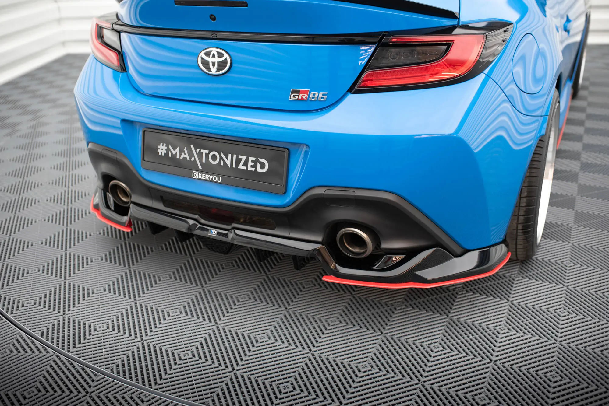 Baksplitter med diffuser Toyota GR86 2021 - > | V.2 Glossy Black + Red Edition