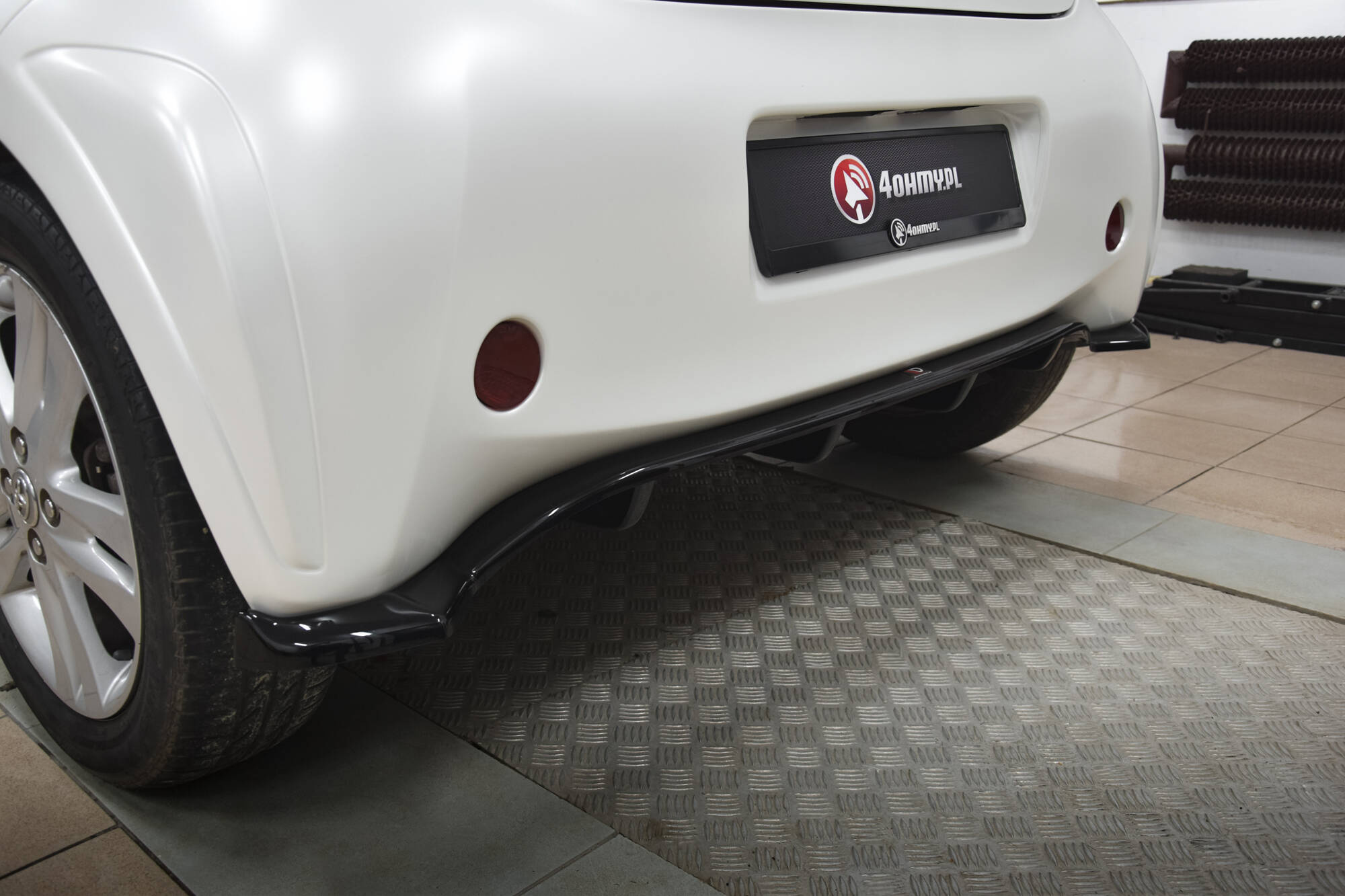 Baksplitter med diffuser Toyota IQ 2008 - 2015 | Glossy Black Edition