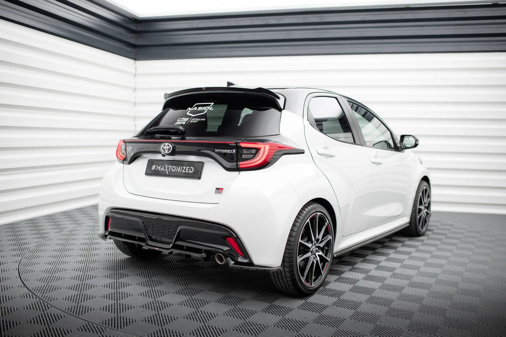 Baksplitter med diffuser Toyota Yaris GR Sport Mk4 2021 - > | Glossy Black Edition – bilde 3