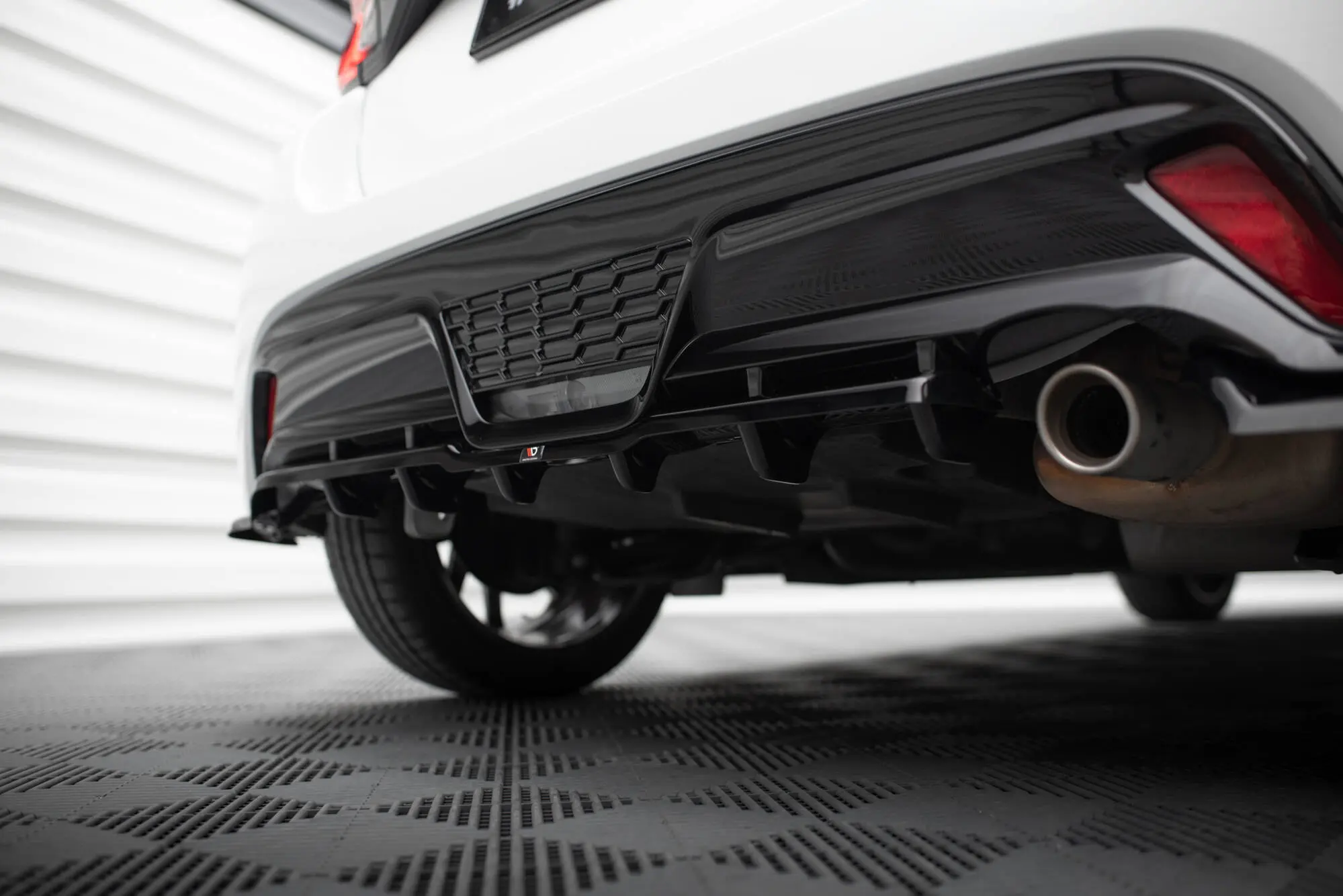 Baksplitter med diffuser Toyota Yaris GR Sport Mk4 2021 - > | Glossy Black Edition – bilde 4