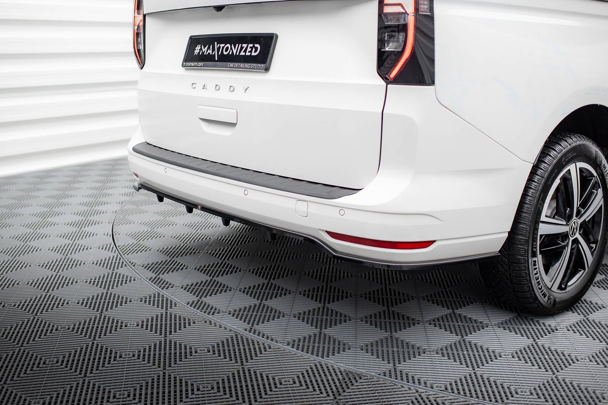 Baksplitter med diffuser Volkswagen Caddy Maxi V 2020 -> | Glossy Black Edition – bilde 2