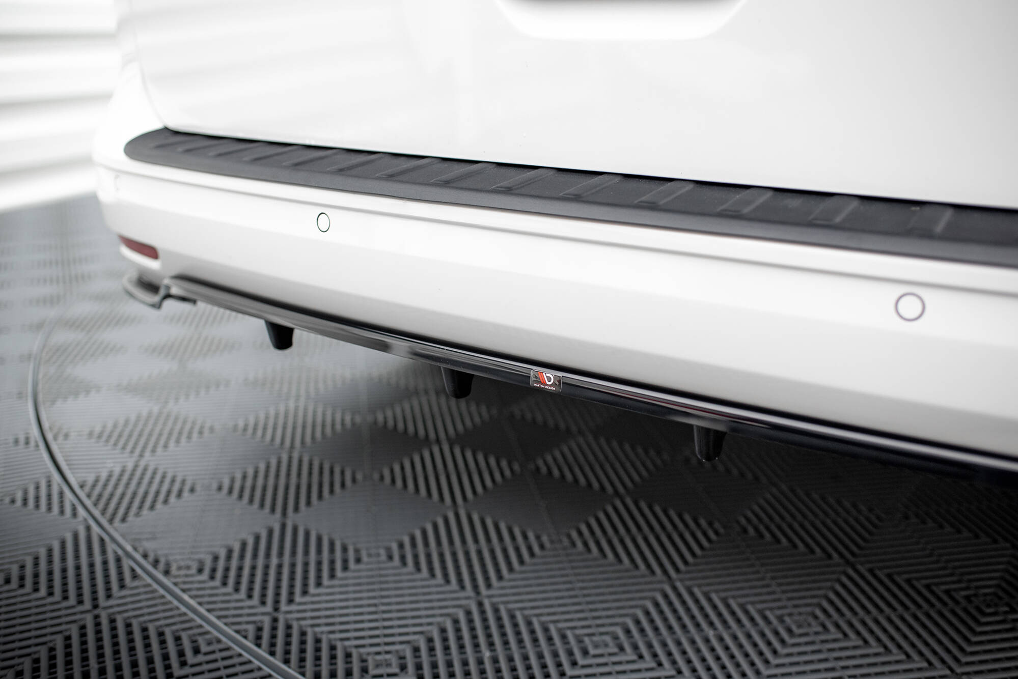 Baksplitter med diffuser Volkswagen Caddy Maxi V 2020 -> | Glossy Black Edition – bilde 3