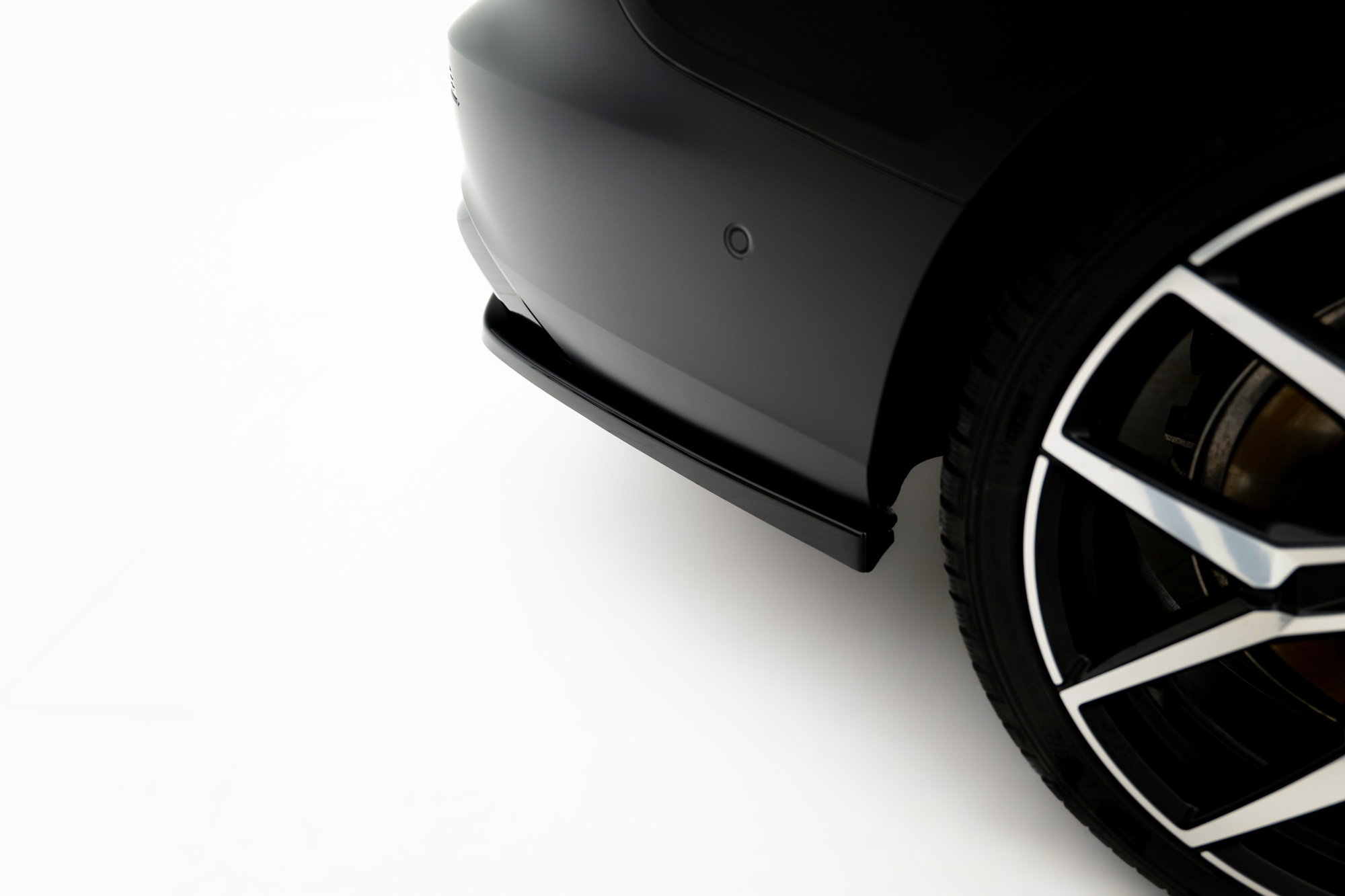 Baksplitter med diffuser Volvo (S60/V60) III 2022 -> | Glossy Black Edition – bilde 4