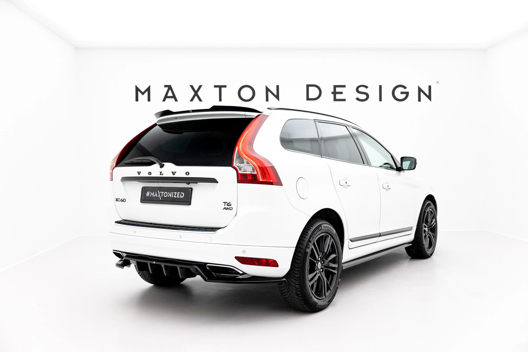 Baksplitter med diffuser Volvo XC60 I Facelift 2013 - 2017 | Glossy Black Edition