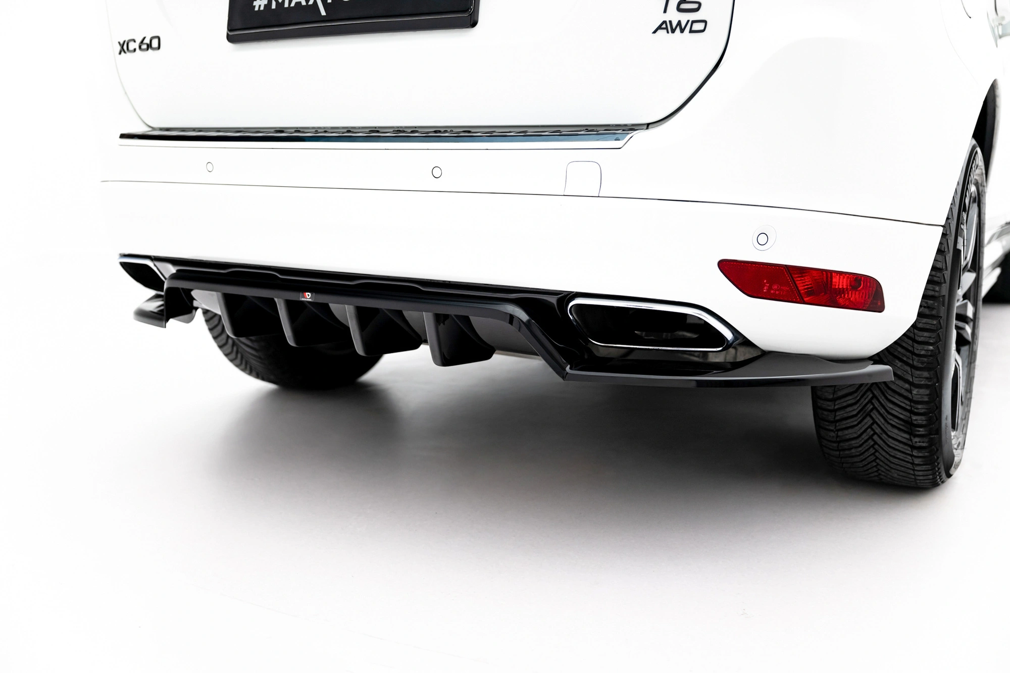 Baksplitter med diffuser Volvo XC60 I Facelift 2013 - 2017 | Glossy Black Edition – bilde 3