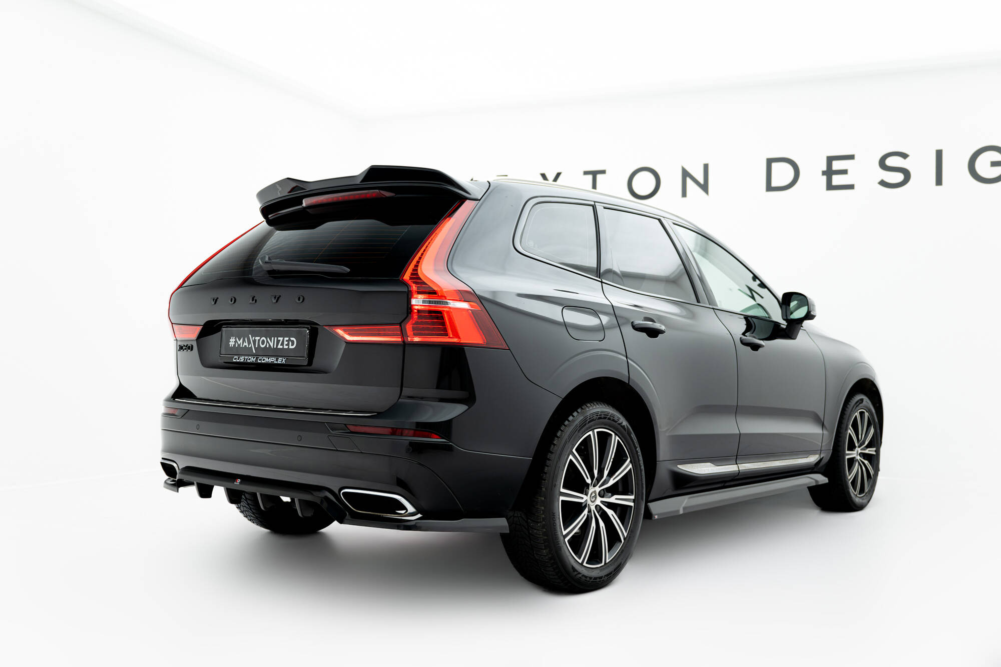 Baksplitter med diffuser Volvo (XC60) II 2017 - 2021  | Glossy Black Edition
