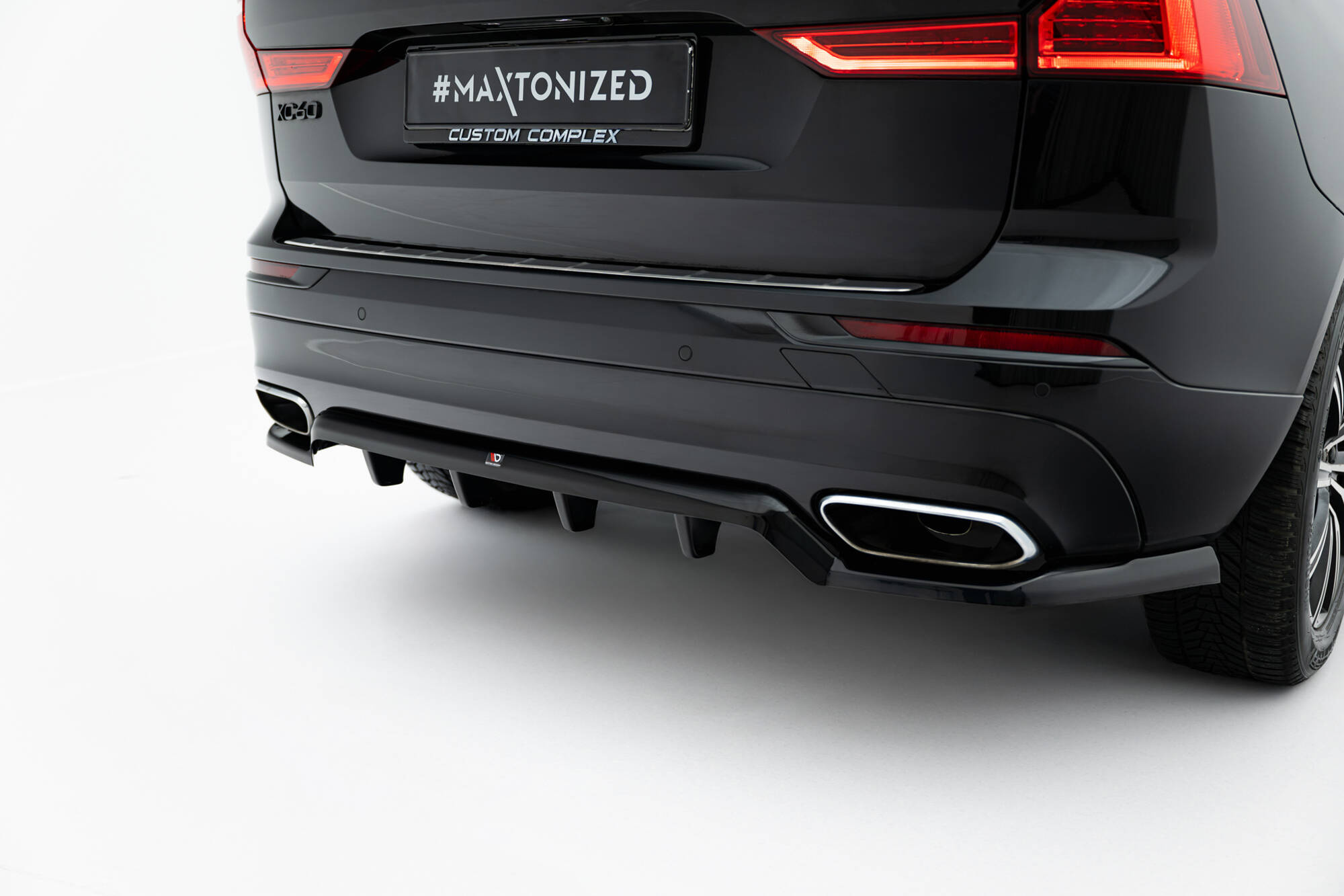 Baksplitter med diffuser Volvo (XC60) II 2017 - 2021  | Glossy Black Edition – bilde 2