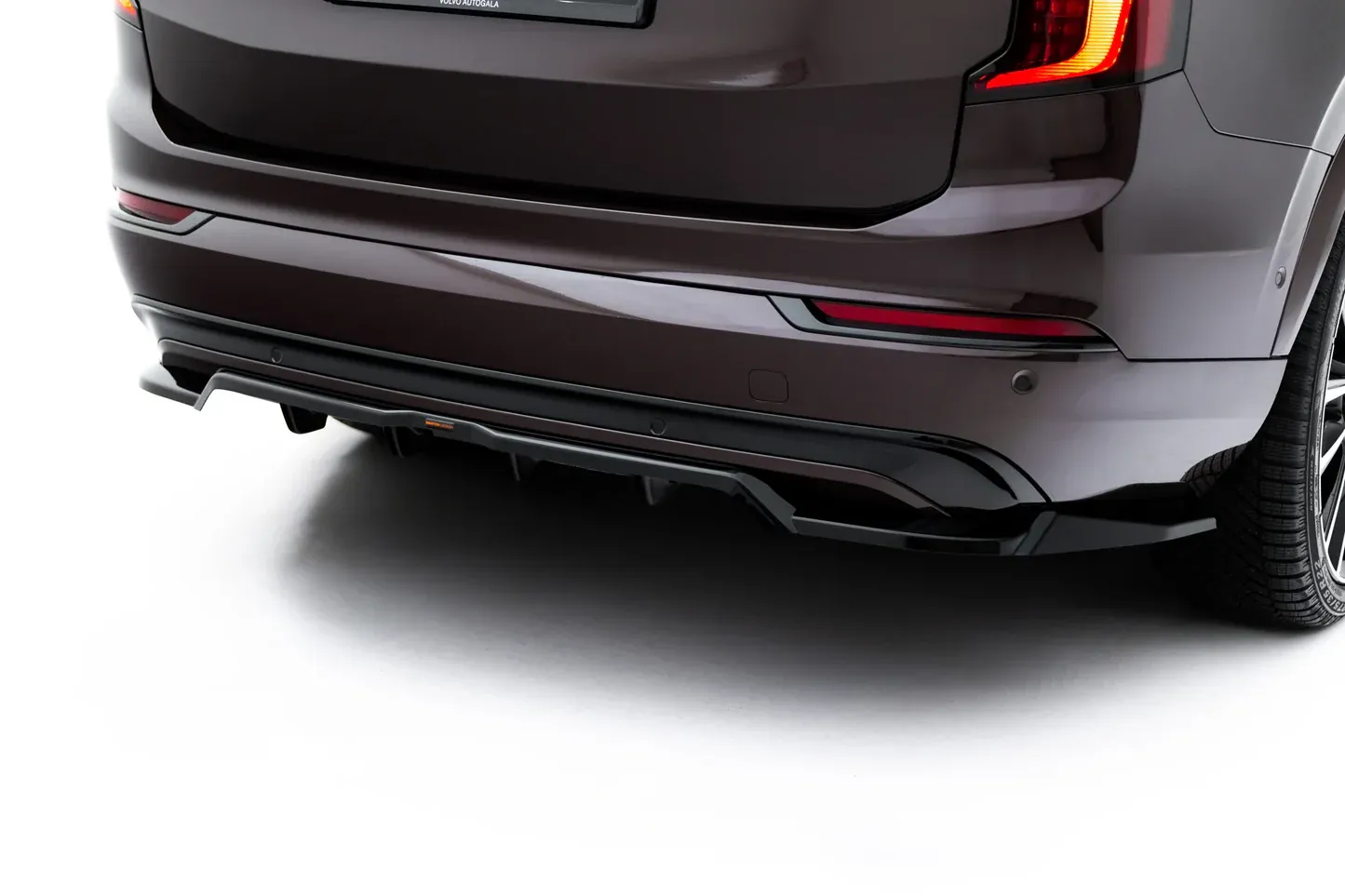 Baksplitter med diffuser Volvo (XC90) II Facelift 2024 -> | Glossy Bla – bilde 3