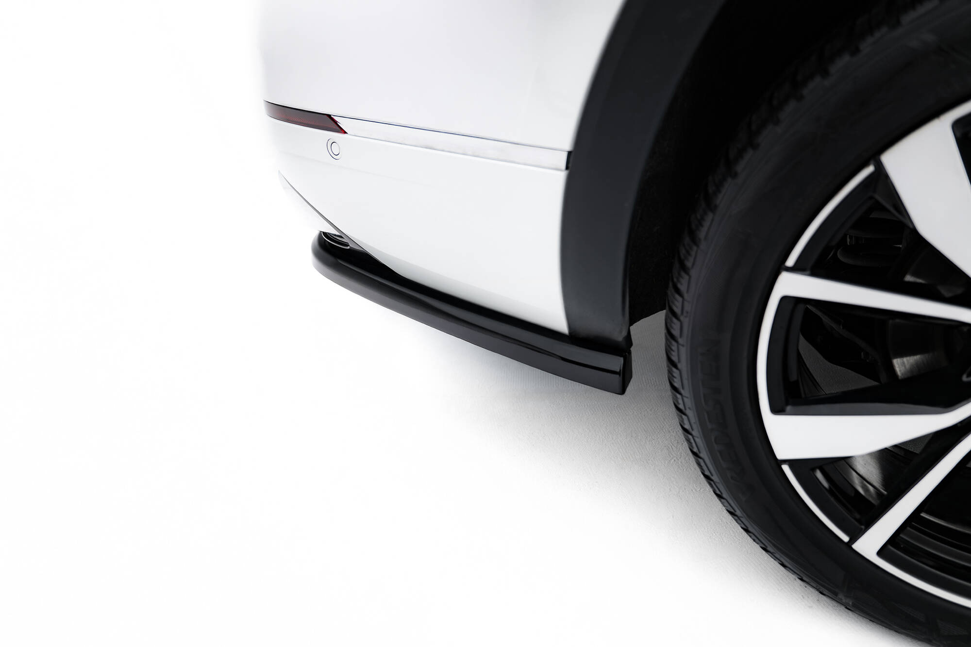 Baksplitter med diffuser VW Atlas I Facelift 2023 ->  | Glossy Black Edition – bilde 4