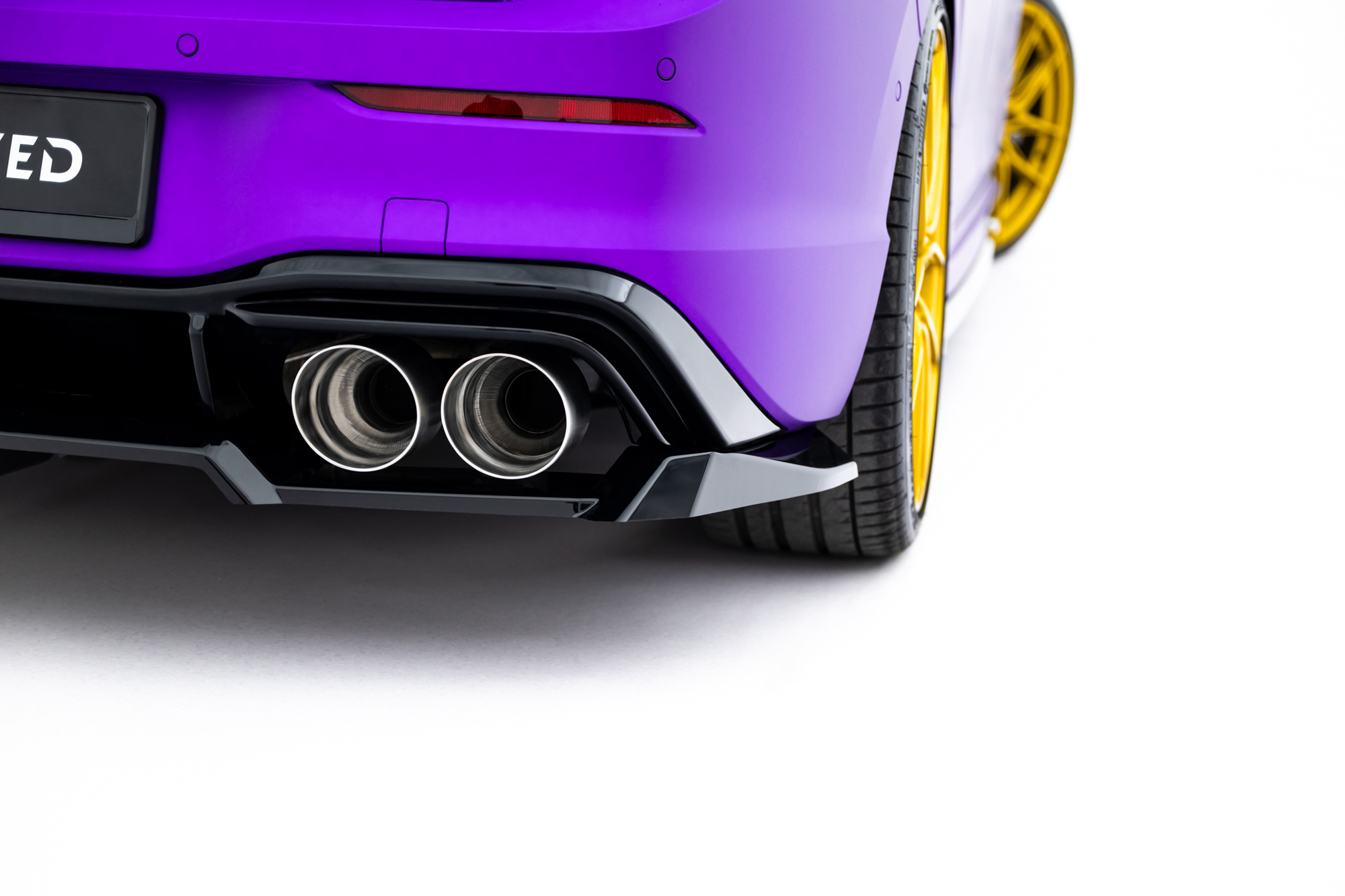 Baksplitter med diffuser VW Golf R VIII 2020 -> | Glossy Black Edition V2 – bilde 2