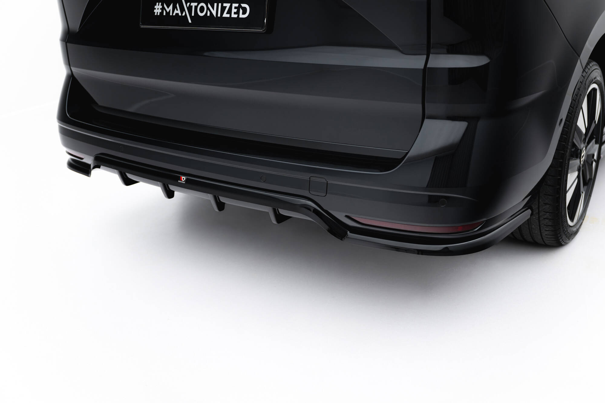 Baksplitter med diffuser VW Multivan Long (T7) 2021 -> | Glossy Black Edition – bilde 2