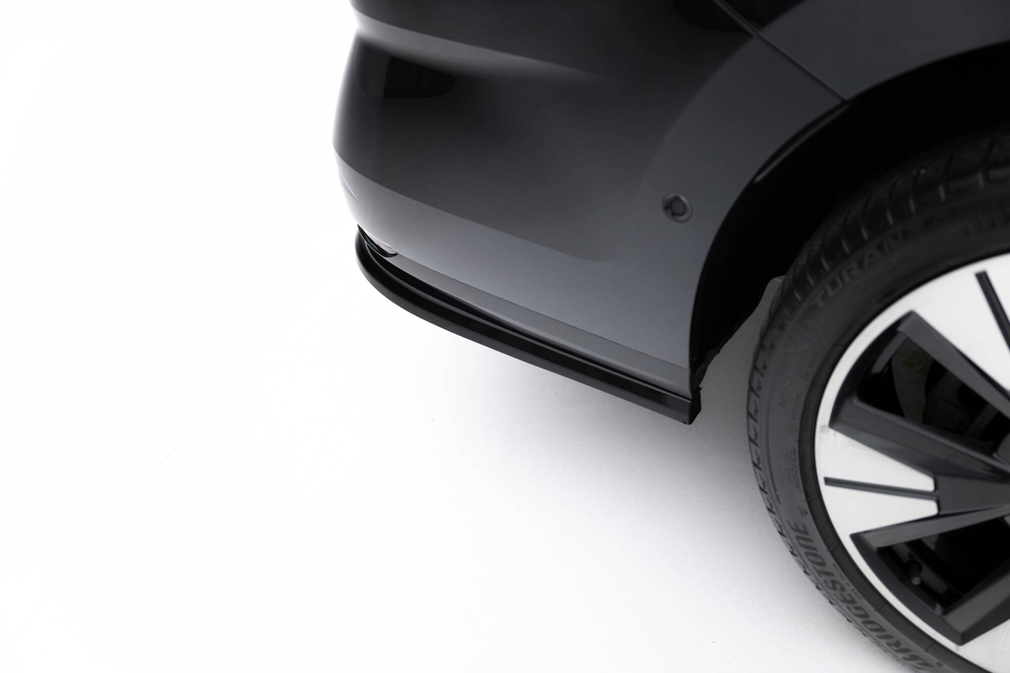 Baksplitter med diffuser VW Multivan Long (T7) 2021 -> | Glossy Black Edition – bilde 4