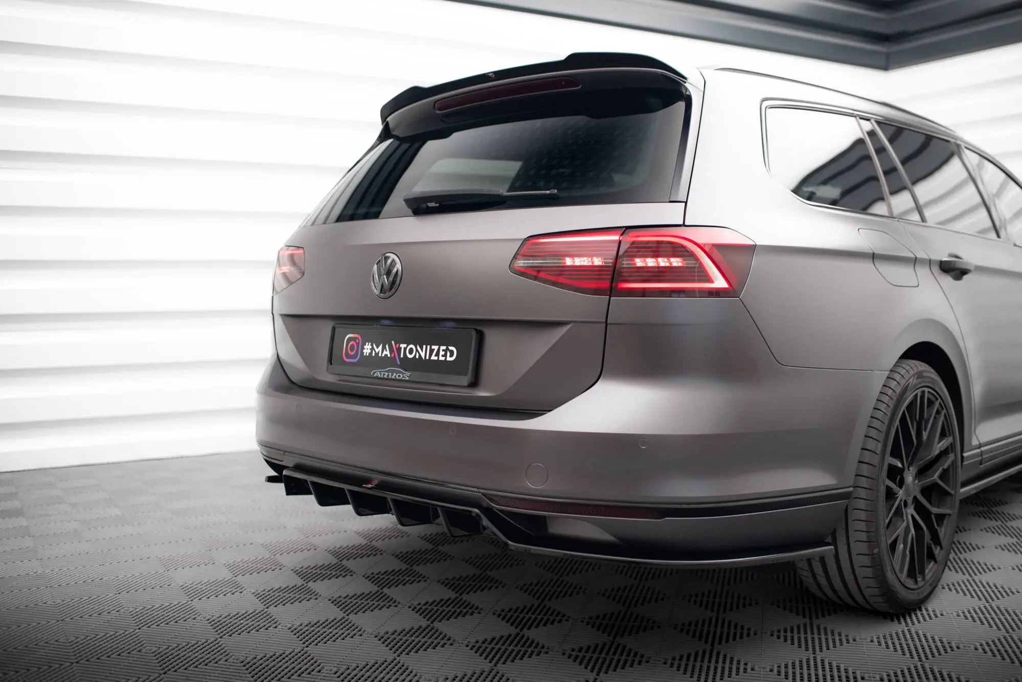 Baksplitter med diffuser VW Passat B8 R-Line 2014 - 2019 | Glossy Black Edition – bilde 3