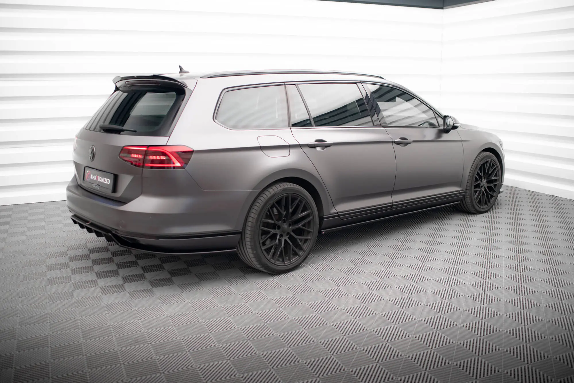 Baksplitter med diffuser VW Passat B8 R-Line 2014 - 2019 | Glossy Black Edition – bilde 5