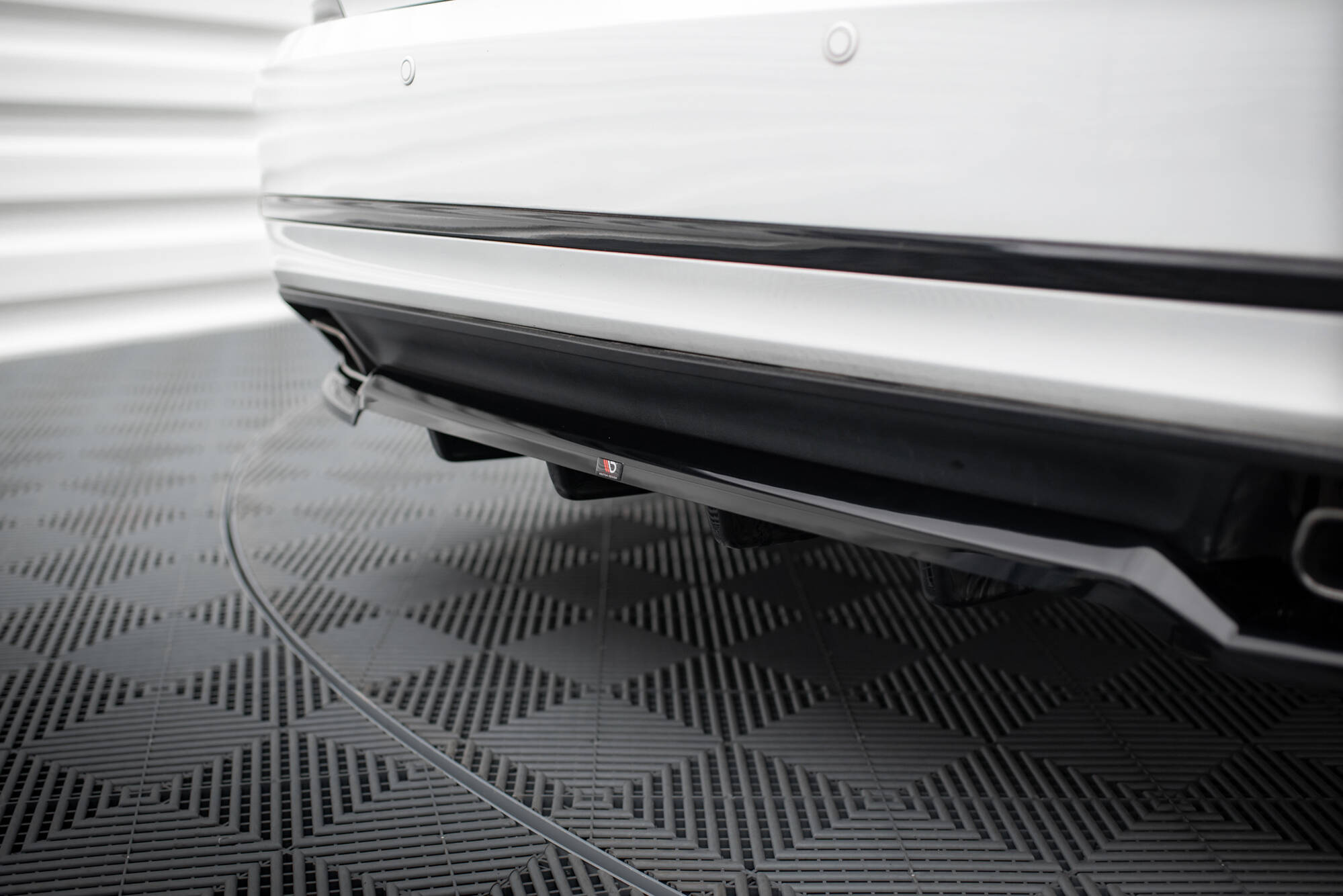 Baksplitter med diffuser VW Passat GT (B8) Facelift 2018 - 2020  | Glossy Black Edition – bilde 3