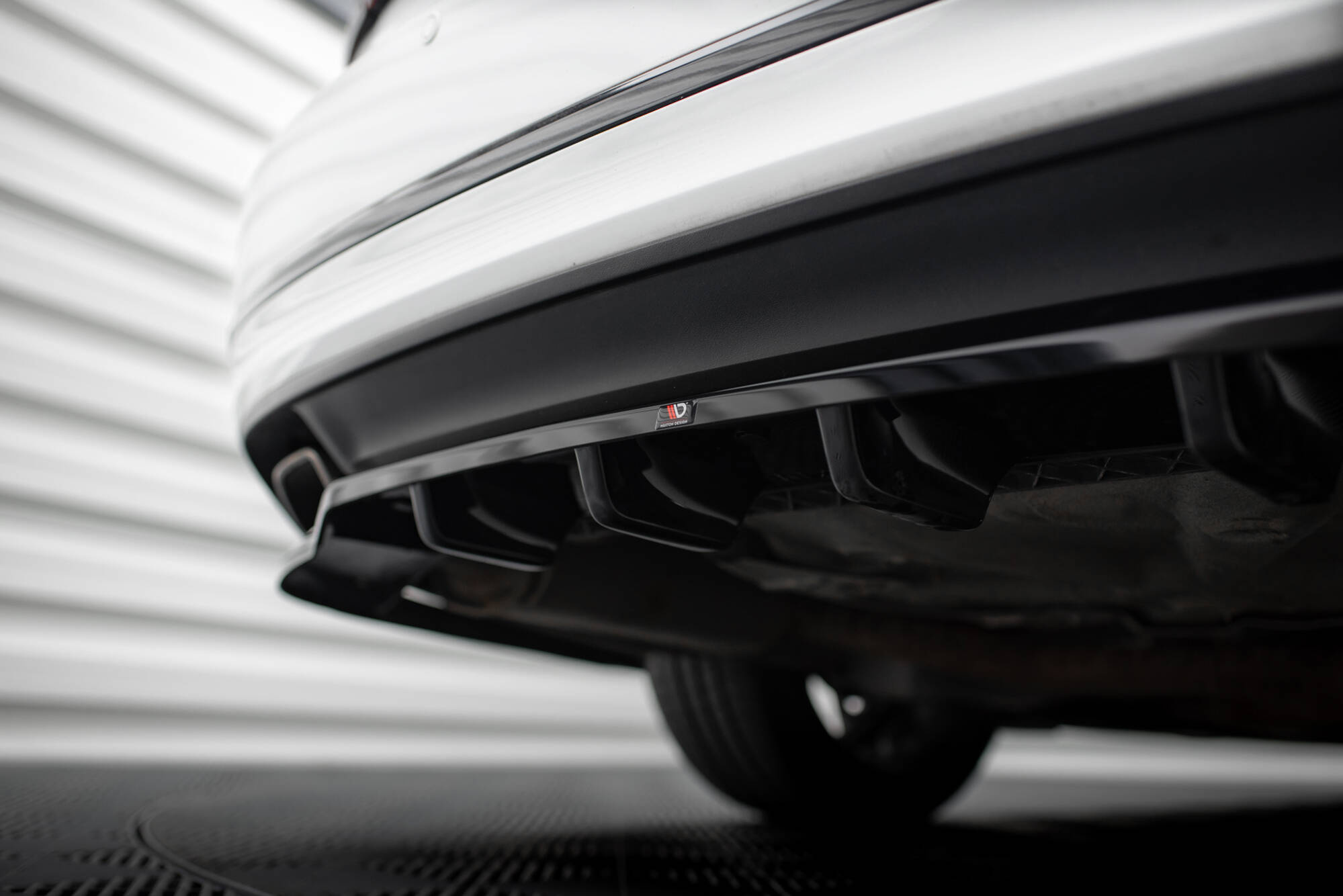 Baksplitter med diffuser VW Passat GT (B8) Facelift 2018 - 2020  | Glossy Black Edition – bilde 4
