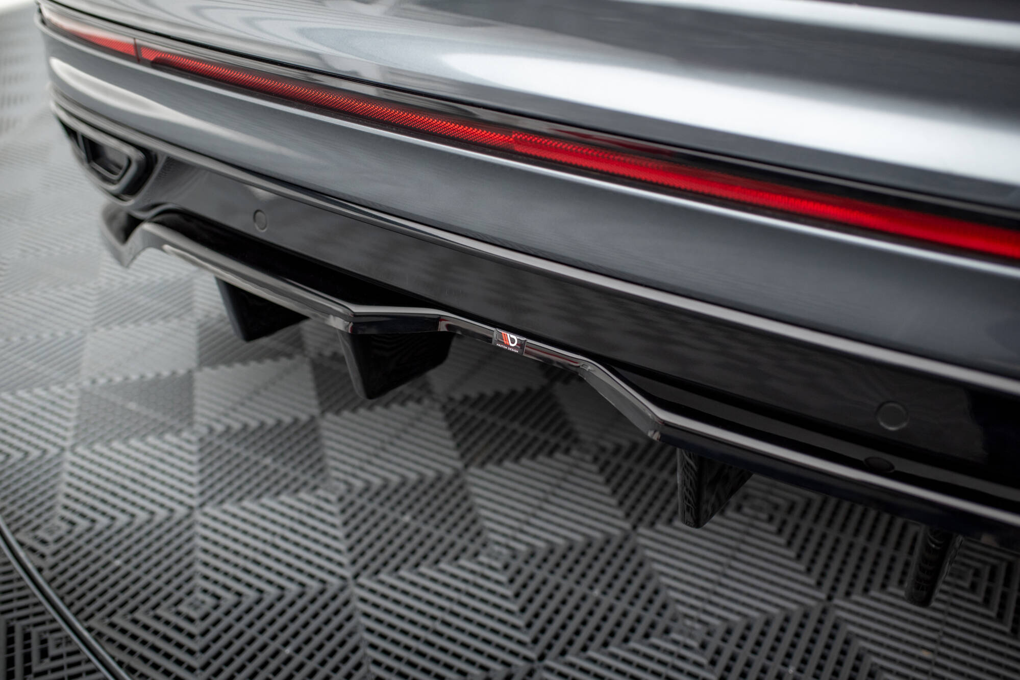 Baksplitter med diffuser VW Tiguan Allspace II Facelift 2021 - 2024 | Glossy Black Edition – bilde 3