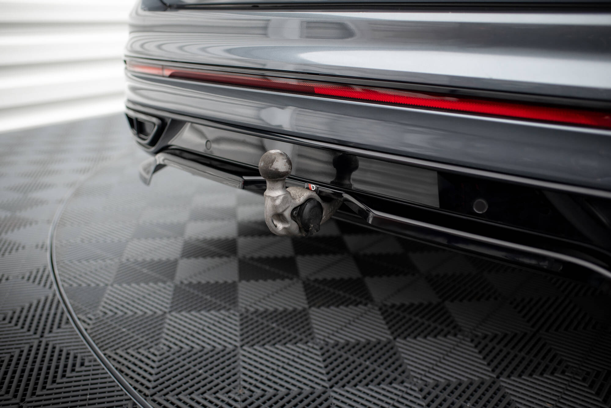 Baksplitter med diffuser VW Tiguan Allspace II Facelift 2021 - 2024 | Glossy Black Edition – bilde 4
