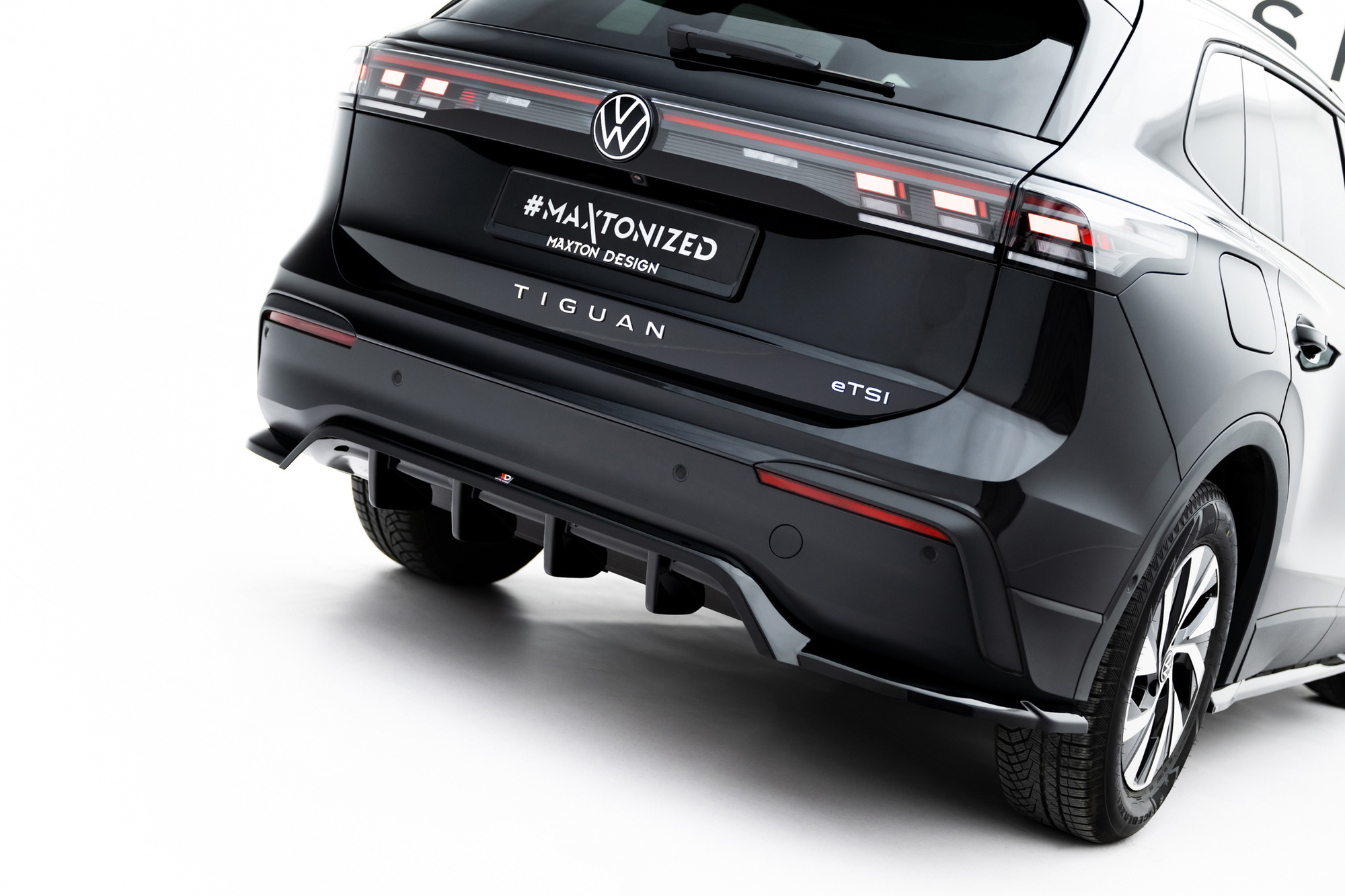 Baksplitter med diffuser VW Tiguan III 2024 ->  | Glossy Black Edition