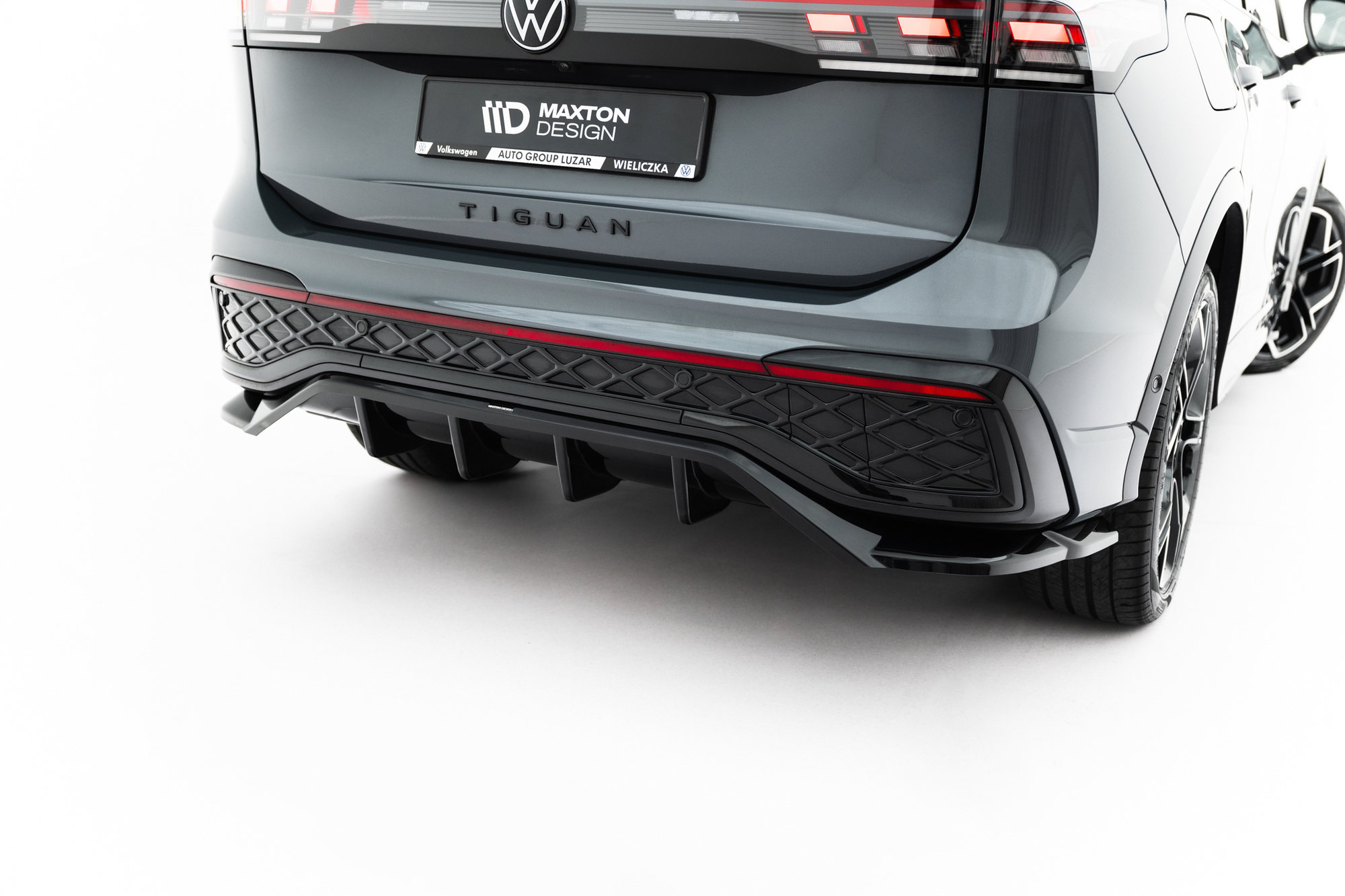 Baksplitter med diffuser VW Tiguan III 2024 -> | Glossy Black Edition – bilde 5